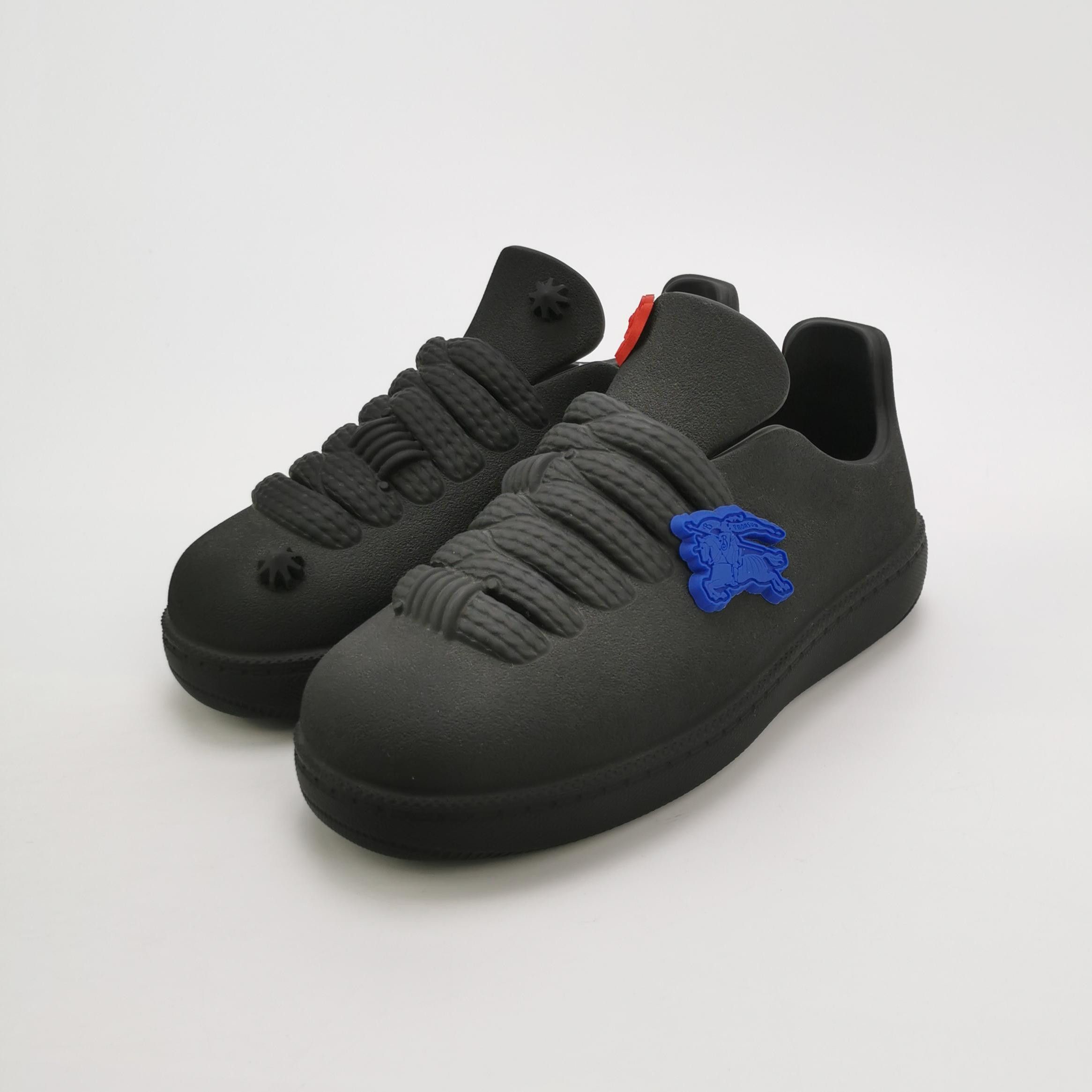 Burberry Burberry Women 7 Lowtop Sneakers Size US 7 / IT 37 - 2 Thumbnail