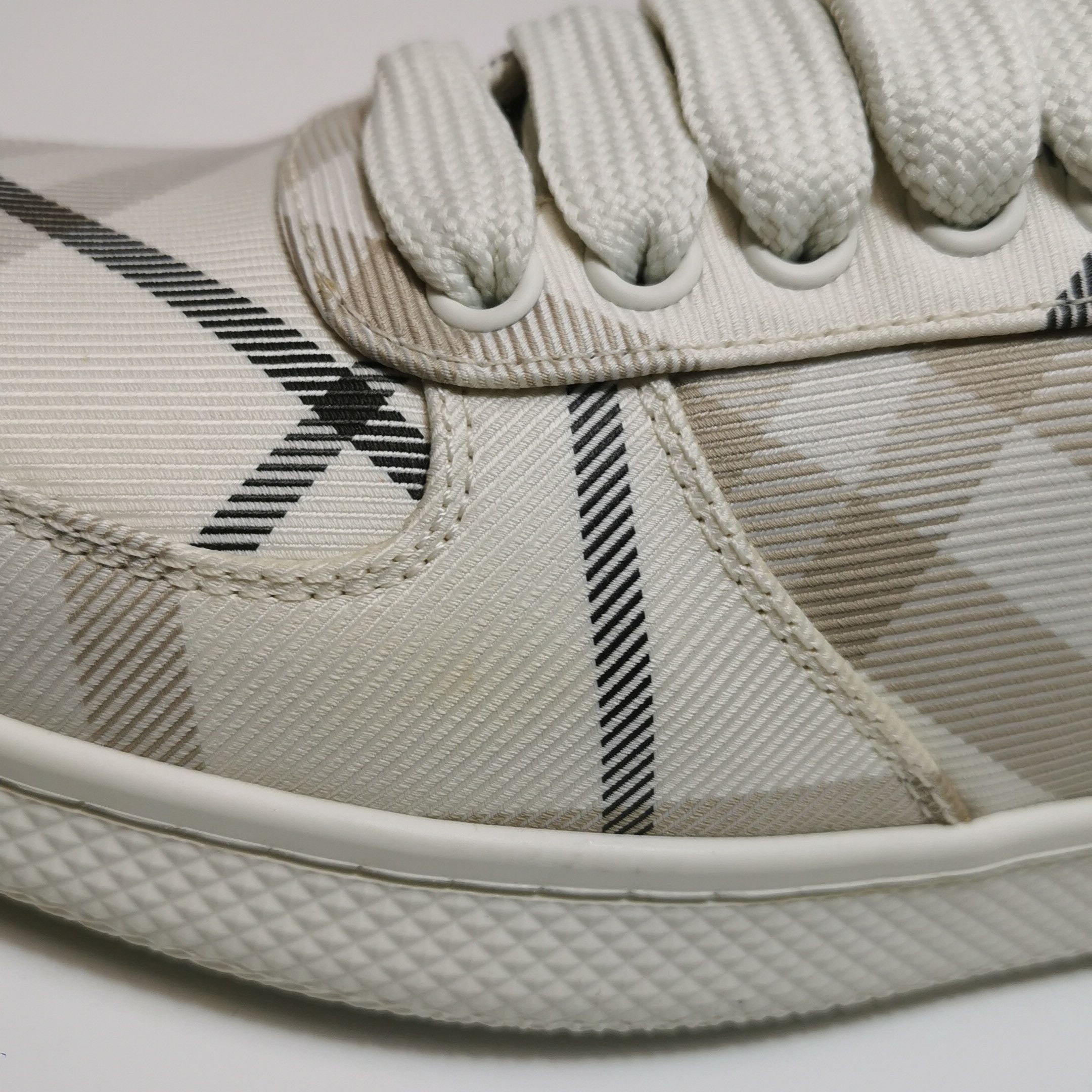 Burberry Burberry Women 6 Lowtop Sneakers Size US 6 / IT 36 - 7 Thumbnail