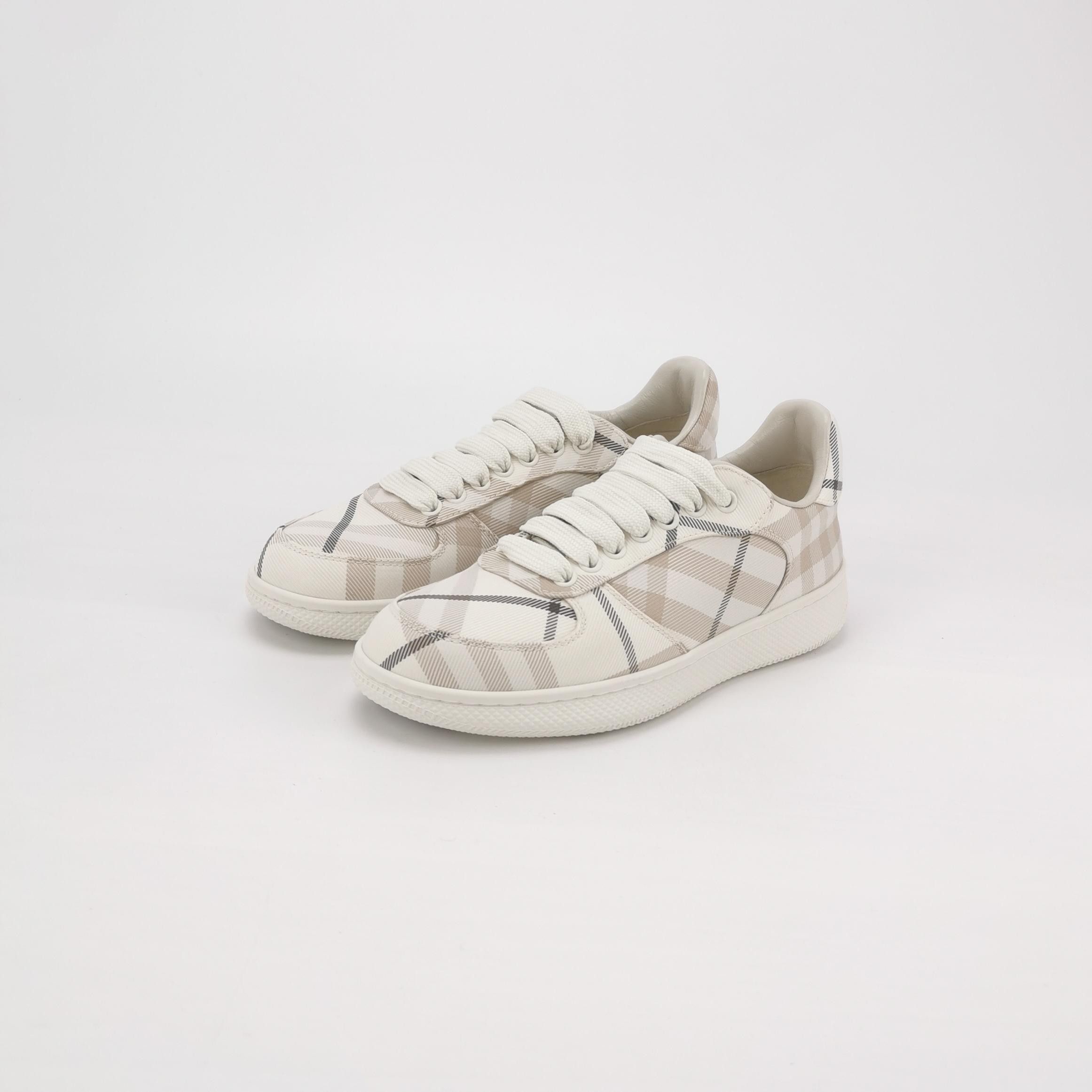 Burberry Burberry Women 6 Lowtop Sneakers Size US 6 / IT 36 - 2 Thumbnail