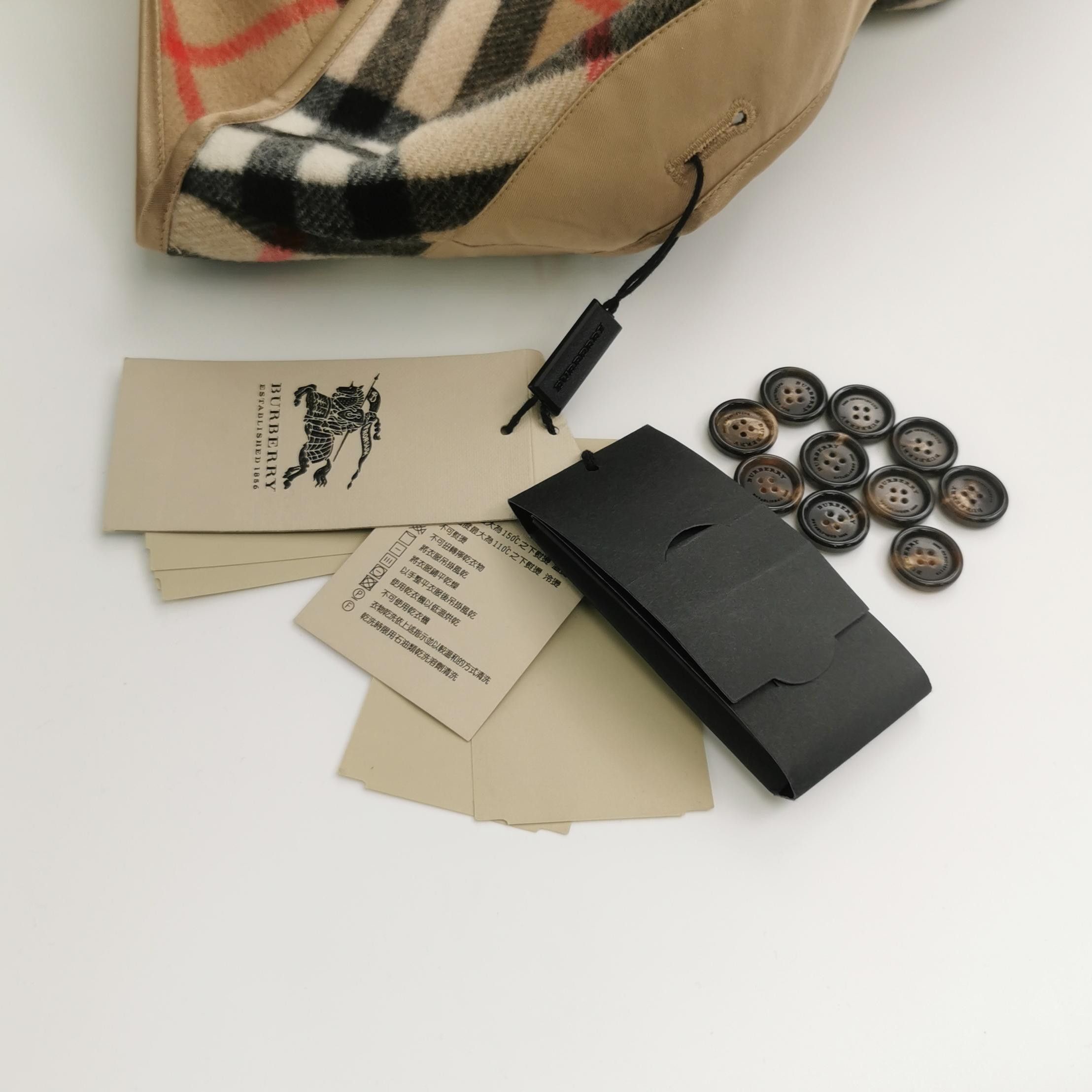 Burberry Burberry Women xl Vests Size XL / US 12-14 / IT 48-50 - 4 Thumbnail