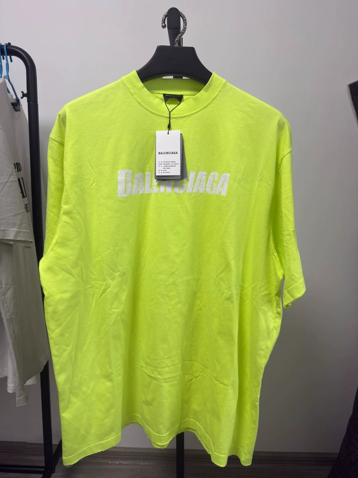 Balenciaga Balenciaga Neon Green Logo T-Shirt Size S Size US S / EU 44-46 / 1 - 2 Thumbnail