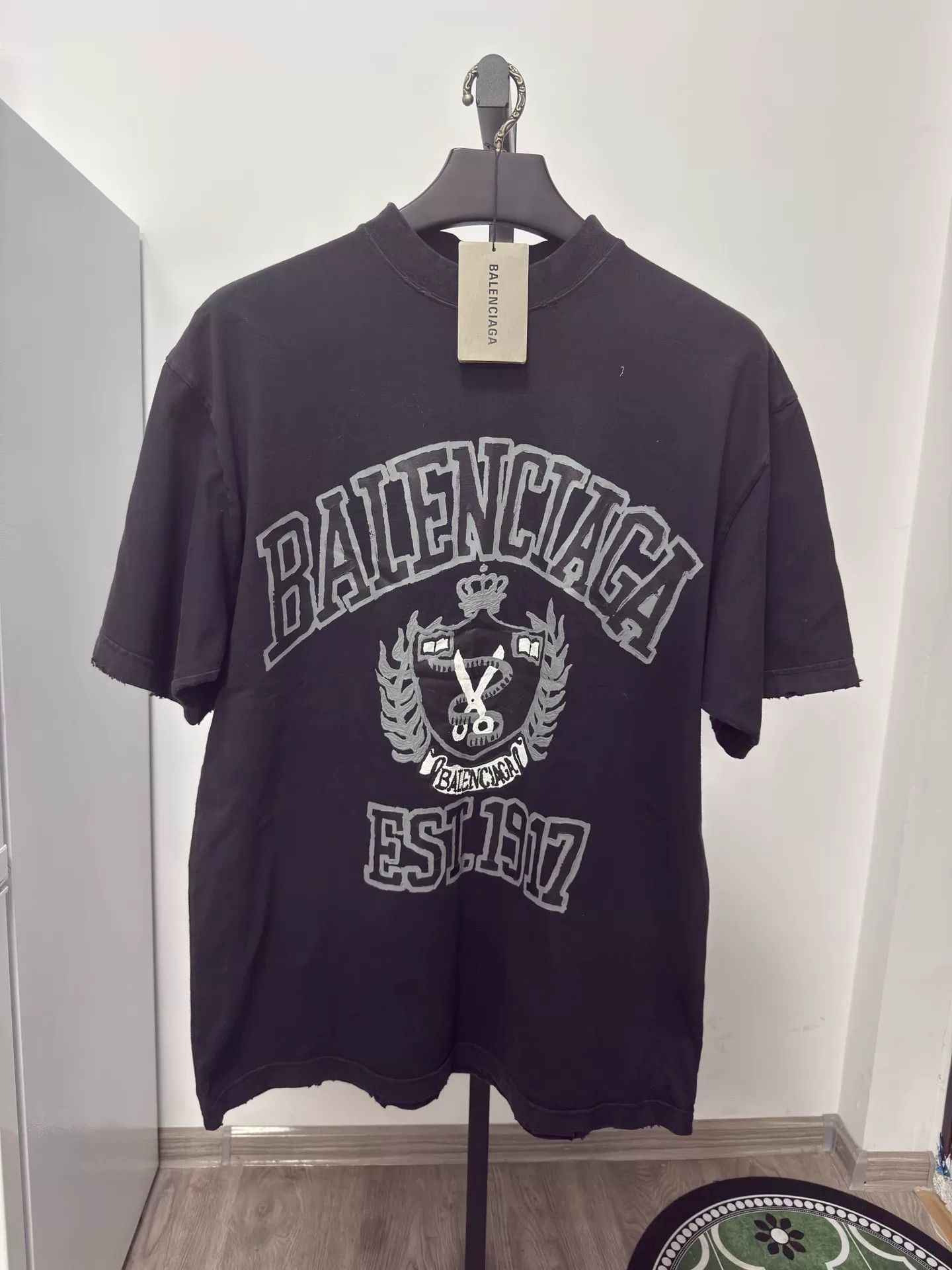 Balenciaga Balenciaga Scissor Crest Distressed T-Shirt XS Size US XS / EU 42 / 0 - 2 Thumbnail