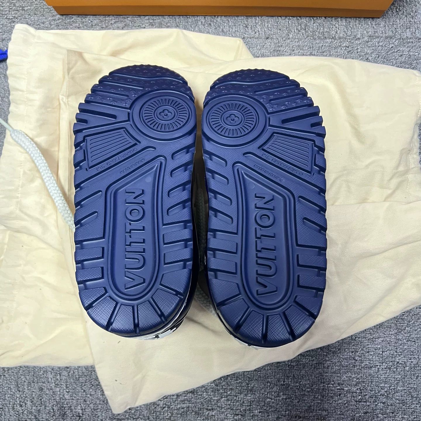 Louis Vuitton Louis Vuitton Blue Leather Low-Top Sneakers UK 5.5 Size US 6.5 / EU 39-40 - 7 Thumbnail