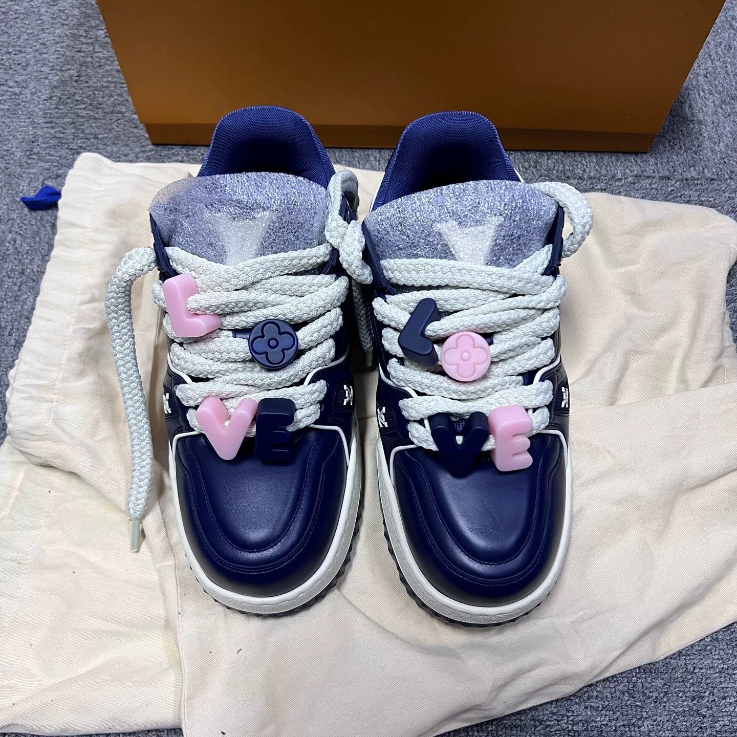 Louis Vuitton Louis Vuitton Blue Leather Low-Top Sneakers UK 5.5 Size US 6.5 / EU 39-40 - 4 Thumbnail