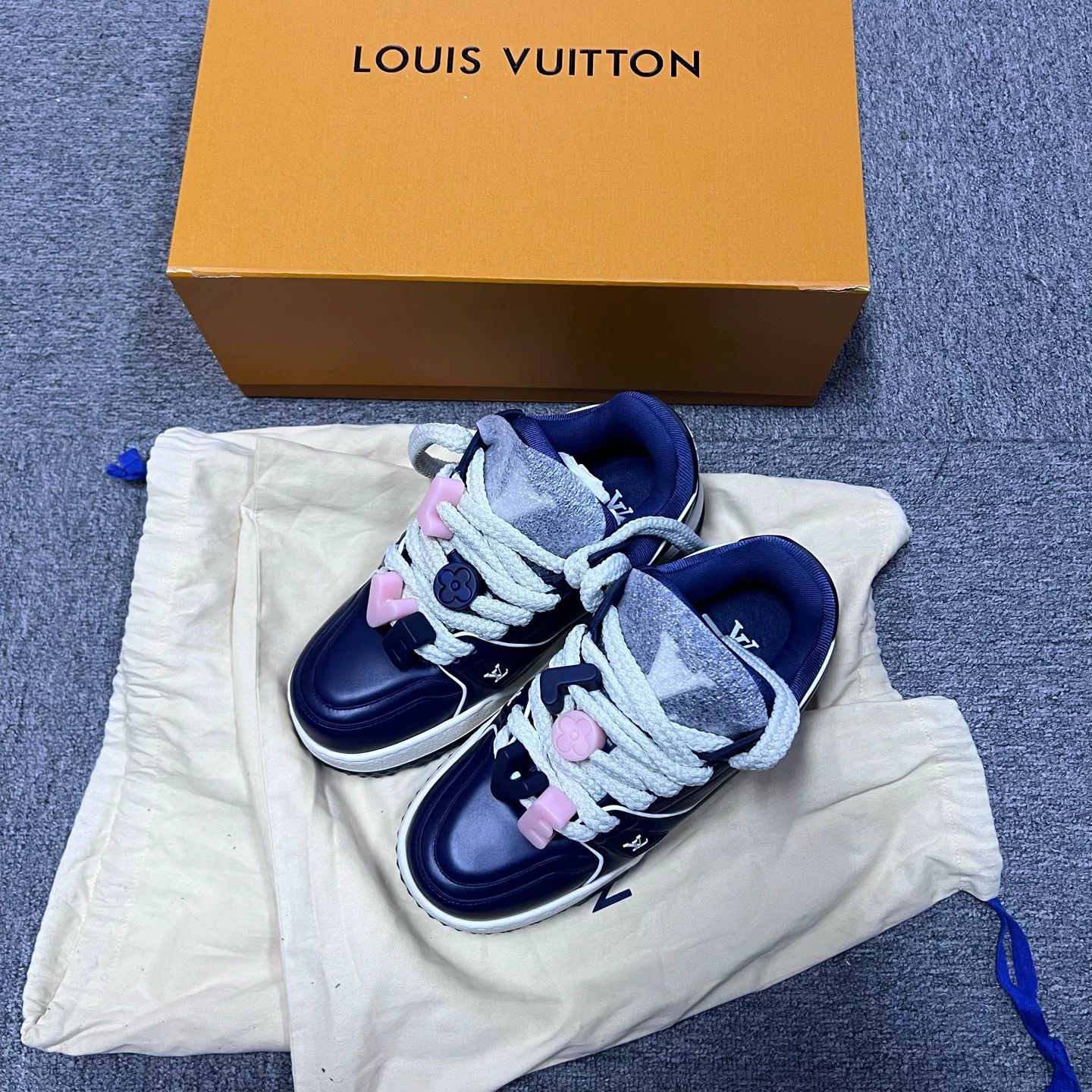 Louis Vuitton Louis Vuitton Blue Leather Low-Top Sneakers UK 5.5 Size US 6.5 / EU 39-40 - 2 Thumbnail