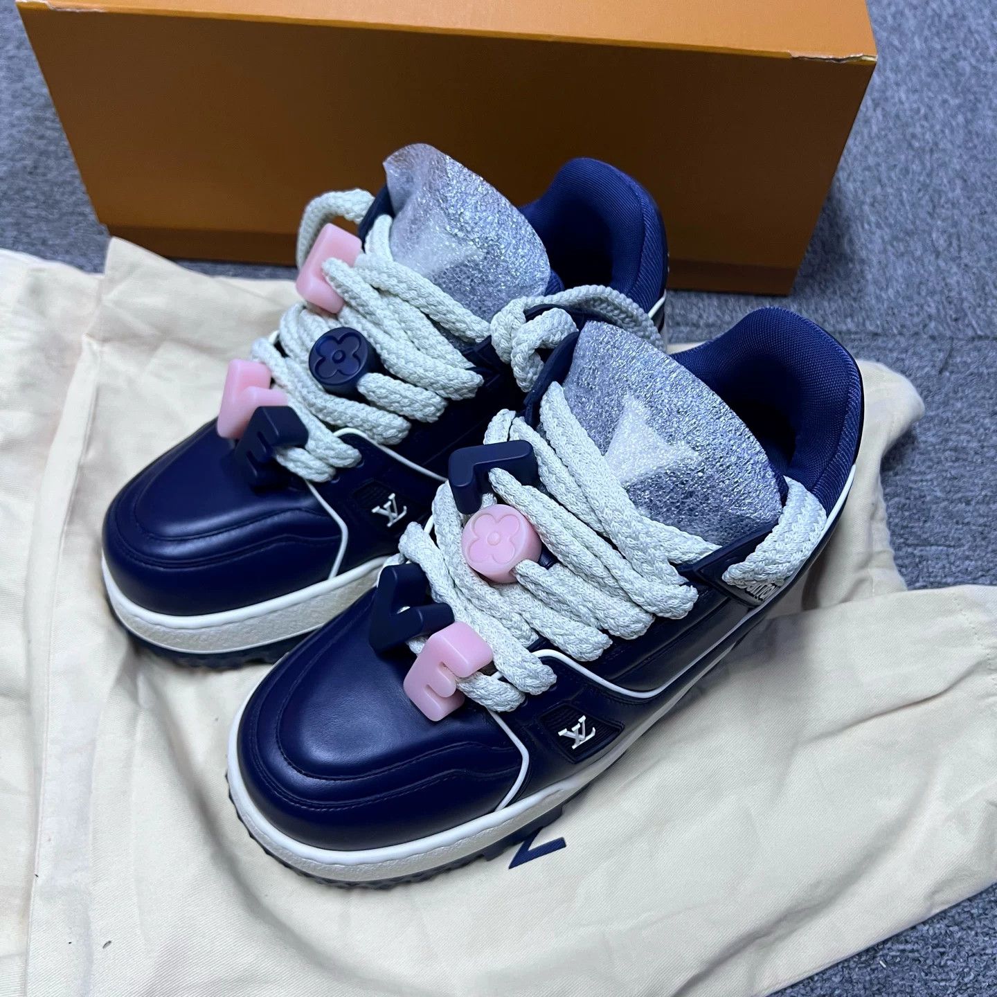 Louis Vuitton Louis Vuitton Blue Leather Low-Top Sneakers UK 5.5 Size US 6.5 / EU 39-40 - 3 Thumbnail