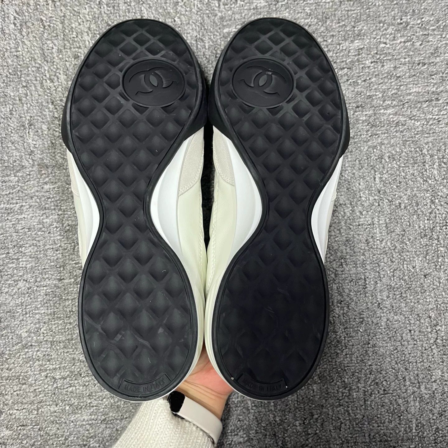 Chanel Chanel Quilted Leather Low-Top Sneakers EU 42 Size US 9 / EU 42 - 6 Thumbnail