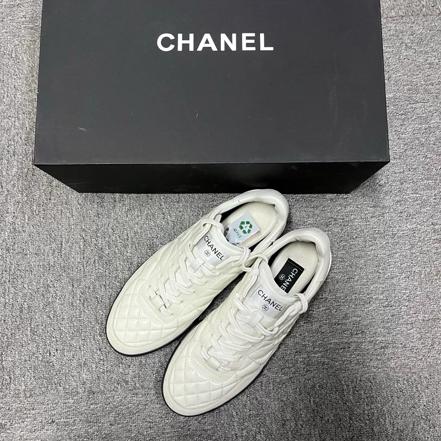 Chanel Chanel Quilted Leather Low-Top Sneakers EU 42 Size US 9 / EU 42 - 2 Thumbnail