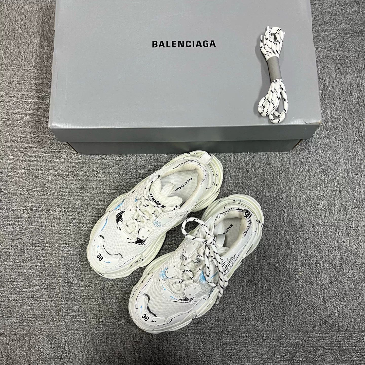 Balenciaga Balenciaga Graffiti Triple S Sneakers 36 Size US 6 / IT 36 - 2 Thumbnail