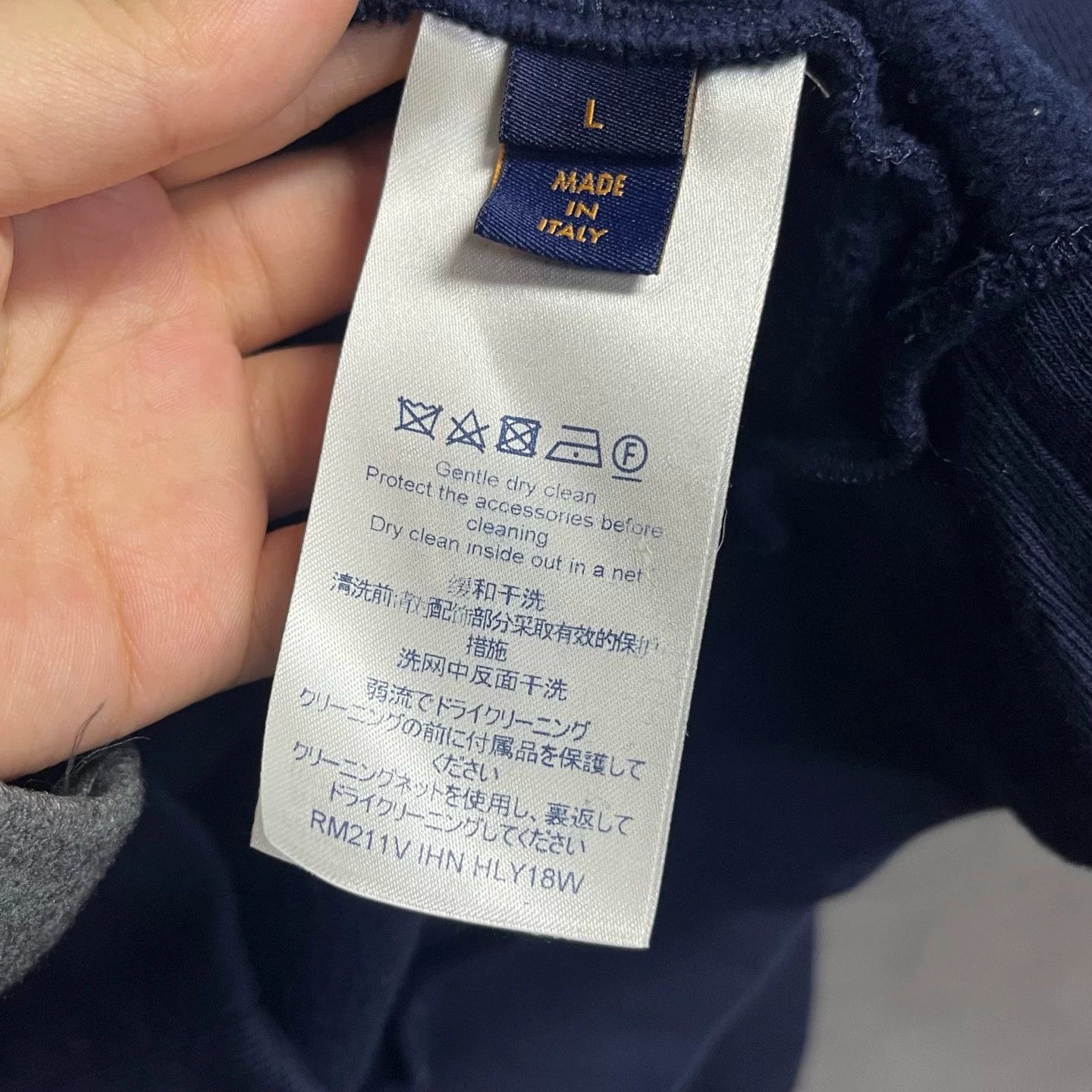 Louis Vuitton Louis Vuitton Beaded Shark Hoodie Size L Size US L / EU 52-54 / 3 - 5 Thumbnail