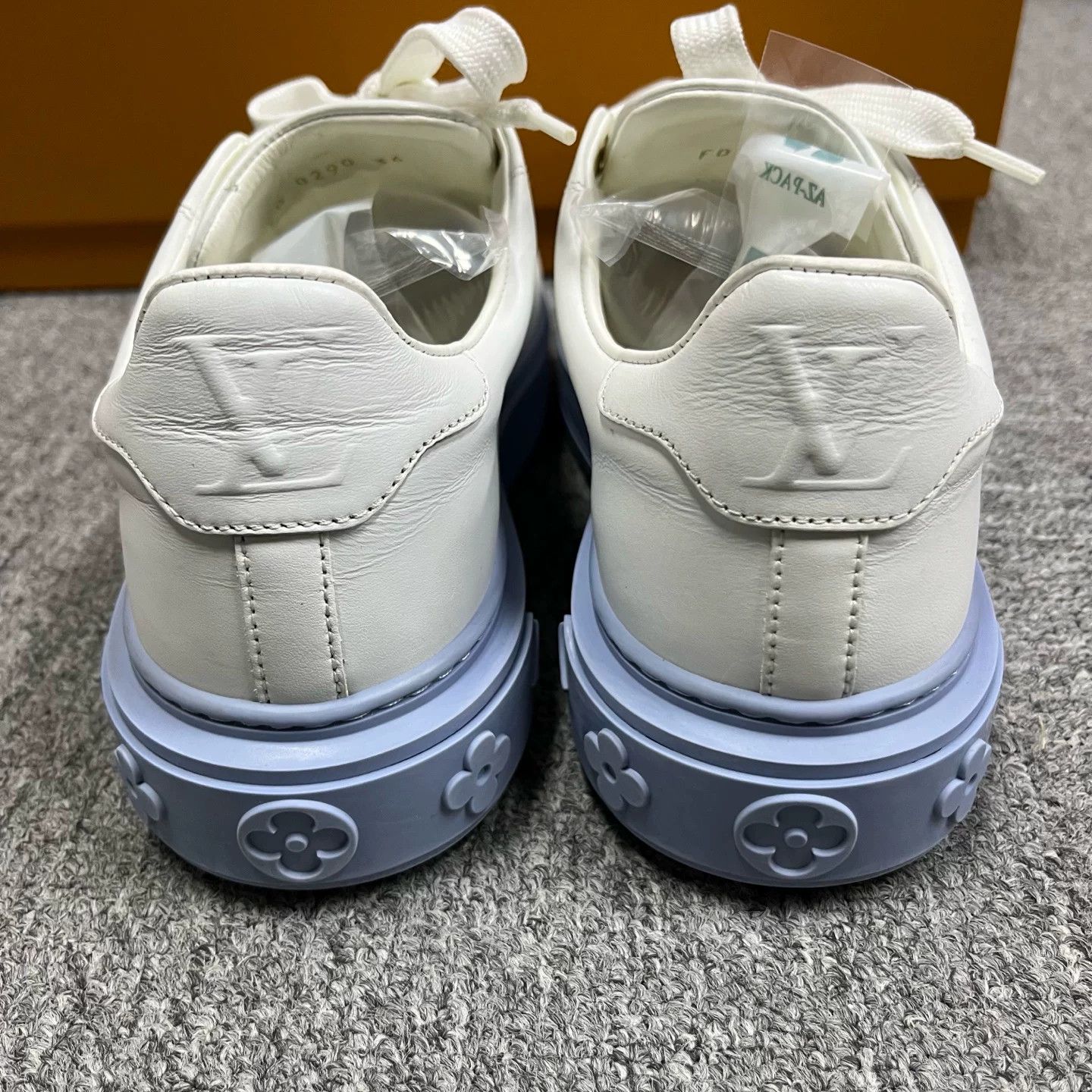 Louis Vuitton Louis Vuitton Blue Trim Leather Sneakers 36 Size US 6 / IT 36 - 5 Thumbnail