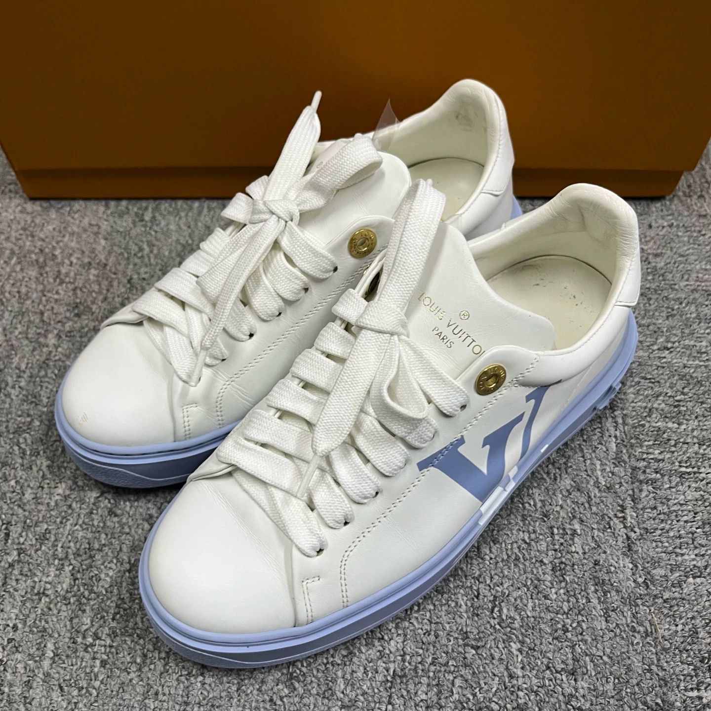 Louis Vuitton Louis Vuitton Blue Trim Leather Sneakers 36 Size US 6 / IT 36 - 3 Thumbnail
