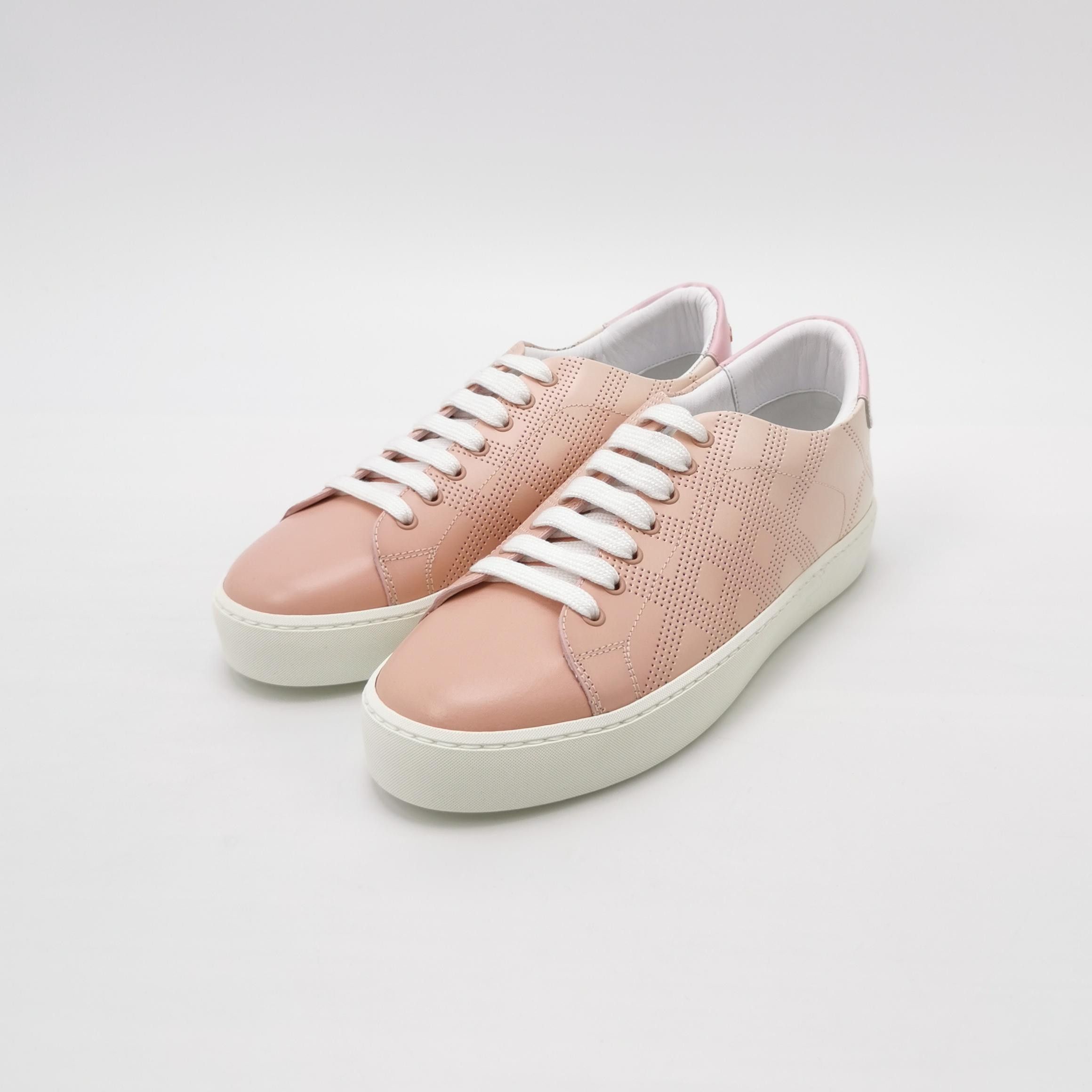 Burberry Burberry Women 5 Lowtop Sneakers Size US 5 / IT 35 - 2 Thumbnail