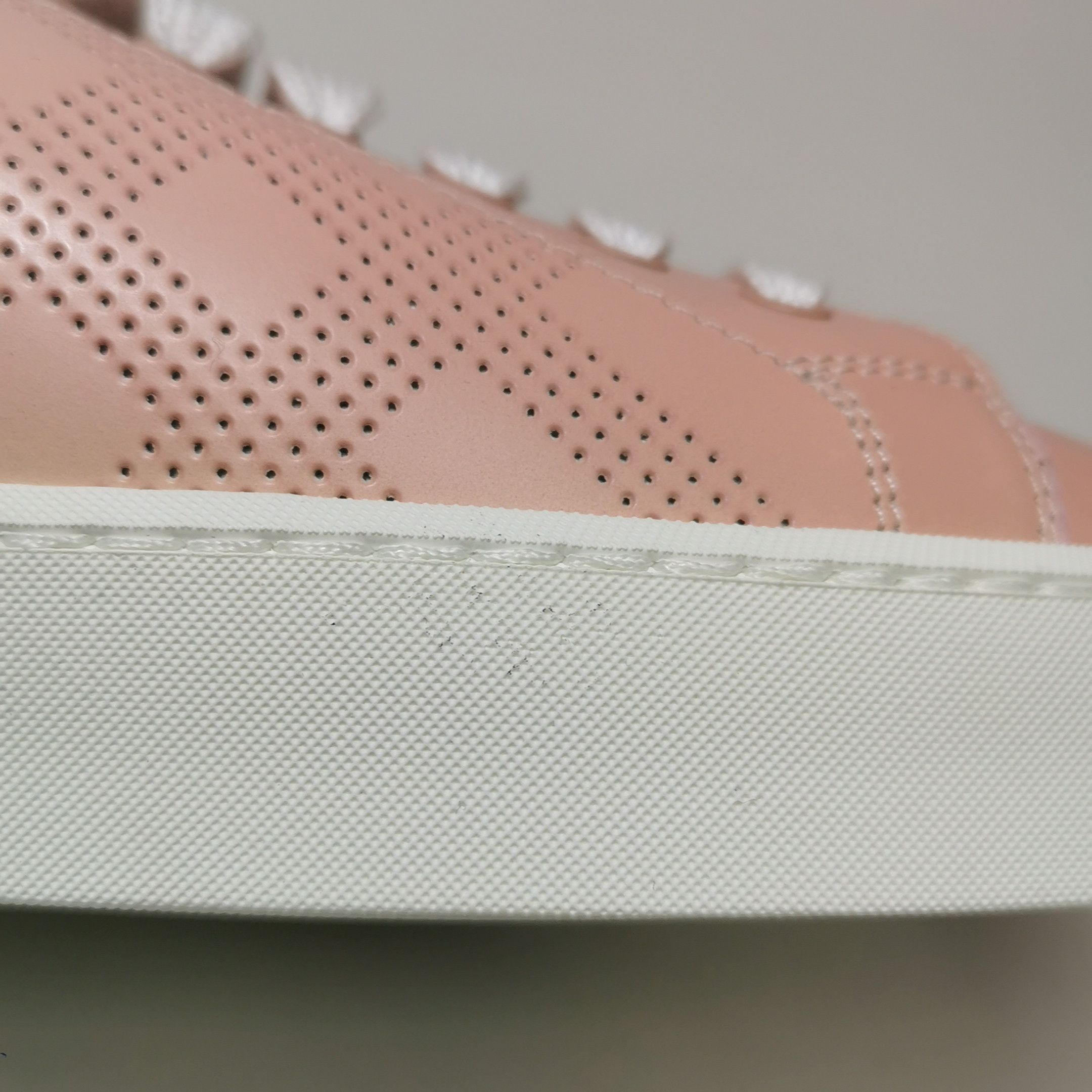 Burberry Burberry Women 5 Lowtop Sneakers Size US 5 / IT 35 - 8 Thumbnail