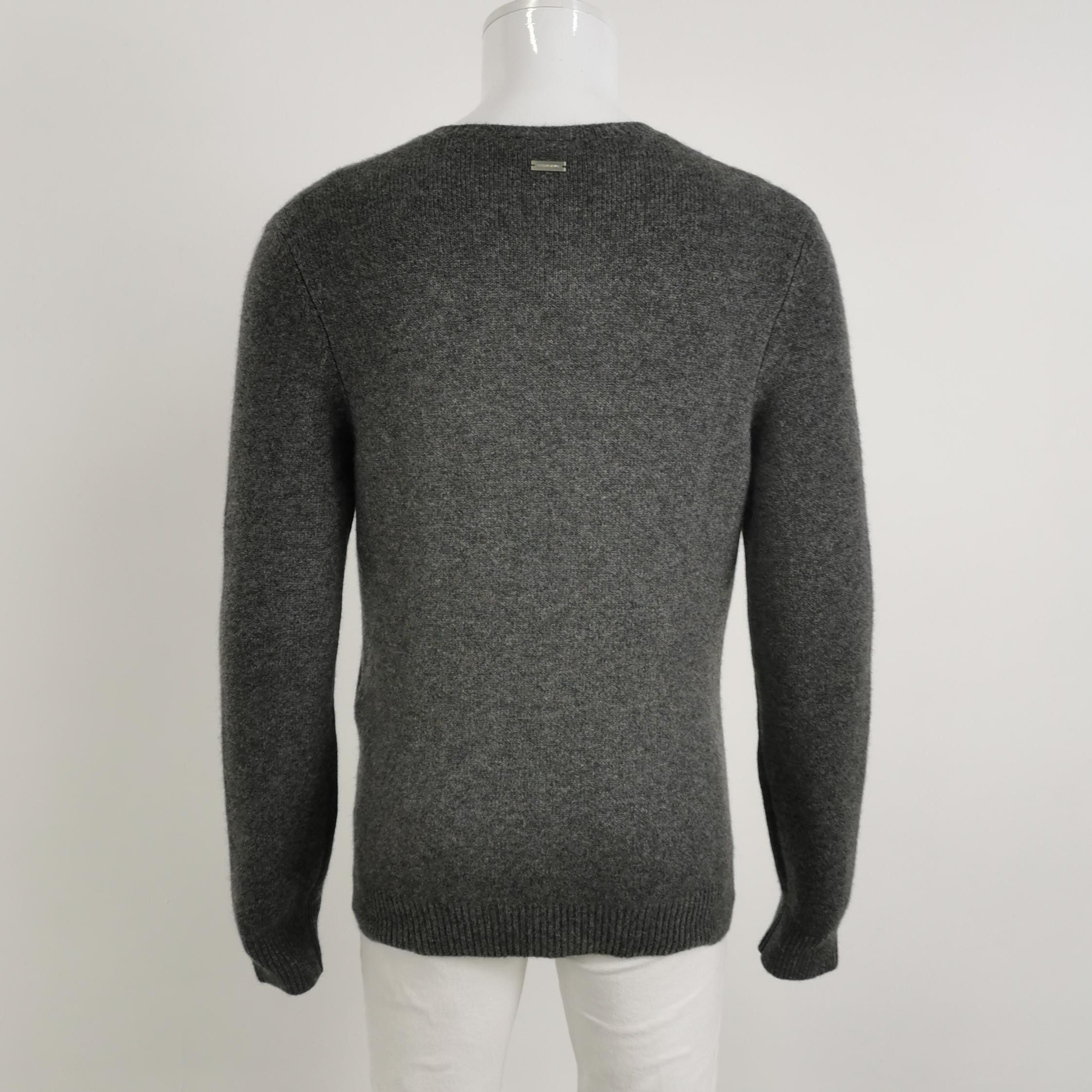 Salvatore Ferragamo Salvatore Ferragamo Cashmere V-Neck Sweater Size L Size US L / EU 52-54 / 3 - 2 Thumbnail