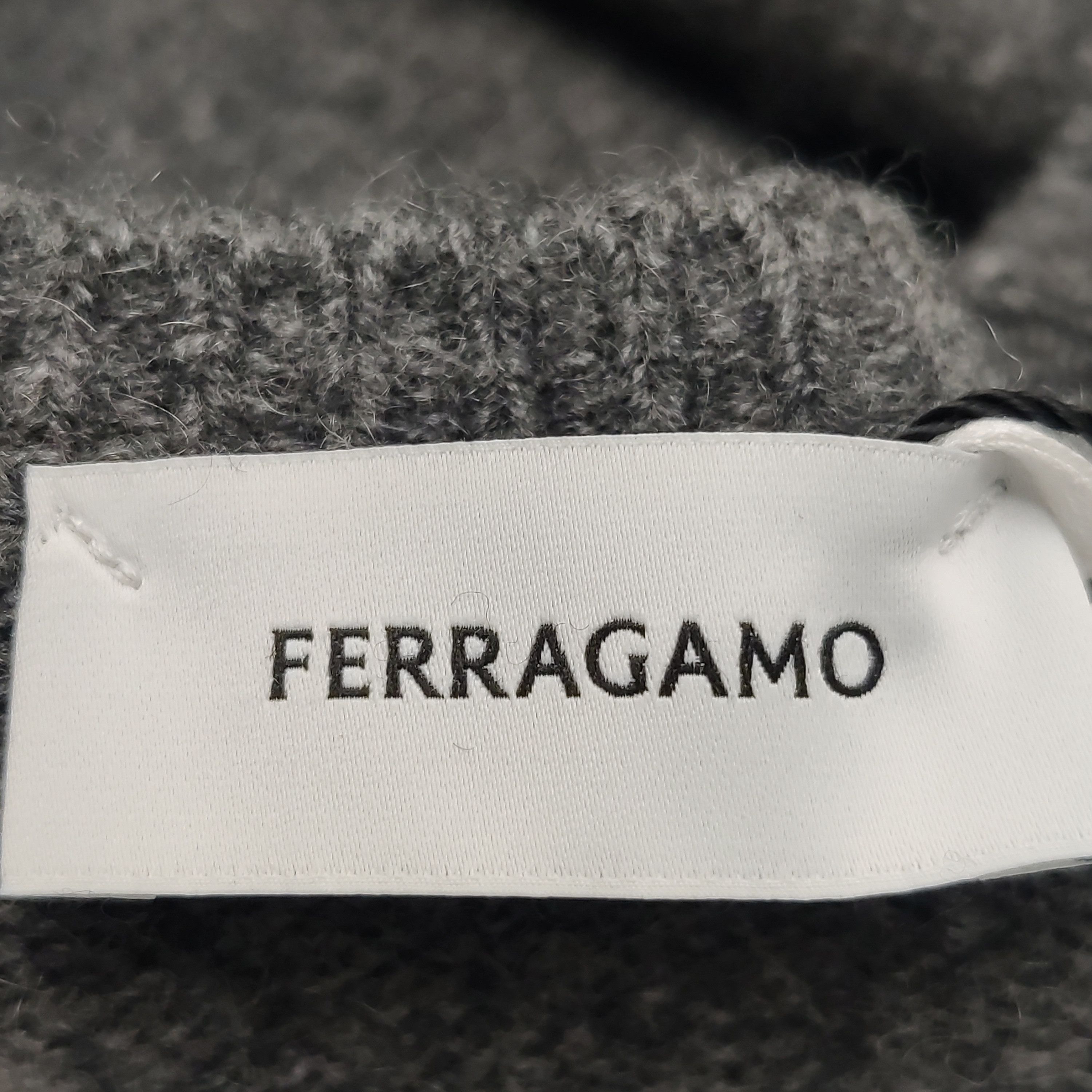 Salvatore Ferragamo Salvatore Ferragamo Cashmere V-Neck Sweater Size L Size US L / EU 52-54 / 3 - 6 Thumbnail
