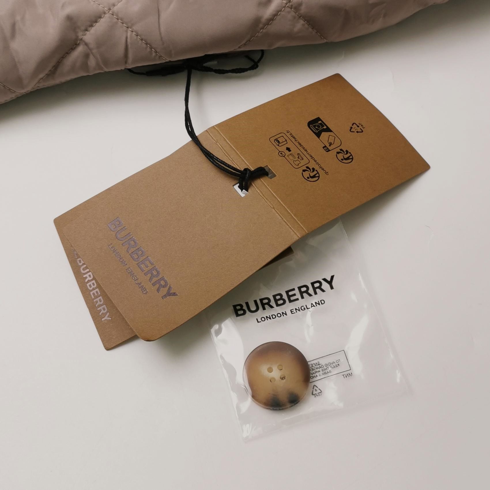 Burberry Burberry Women xl Down Jackets Size XL / US 12-14 / IT 48-50 - 4 Thumbnail