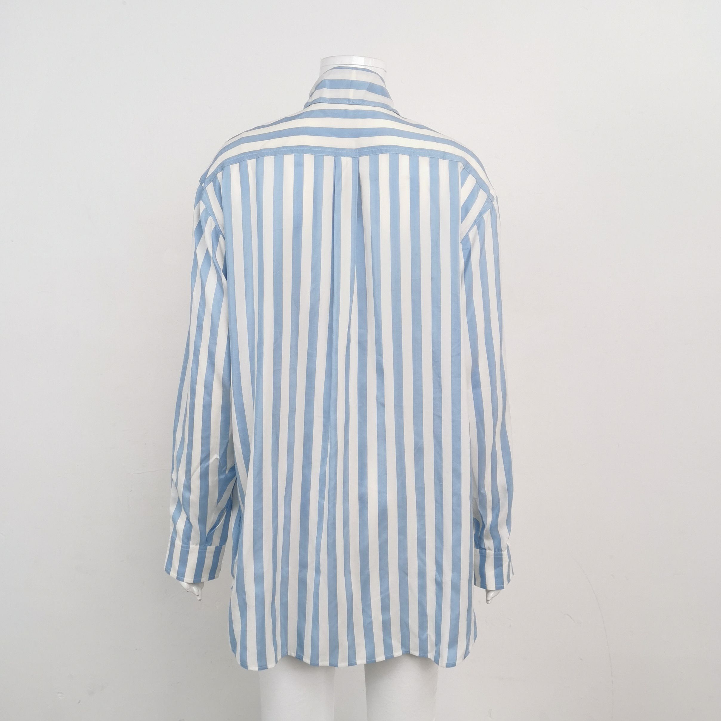 Burberry Burberry Women s Button Ups Size S / US 4 / IT 40 - 2 Thumbnail