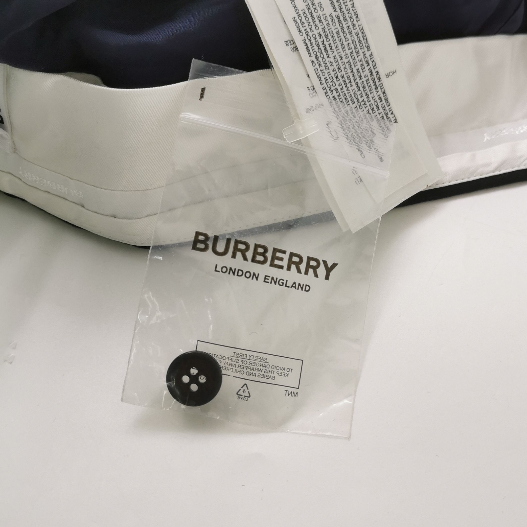 Burberry Burberry Women 2 Pants Size 26" / US 2 / IT 38 - 5 Thumbnail