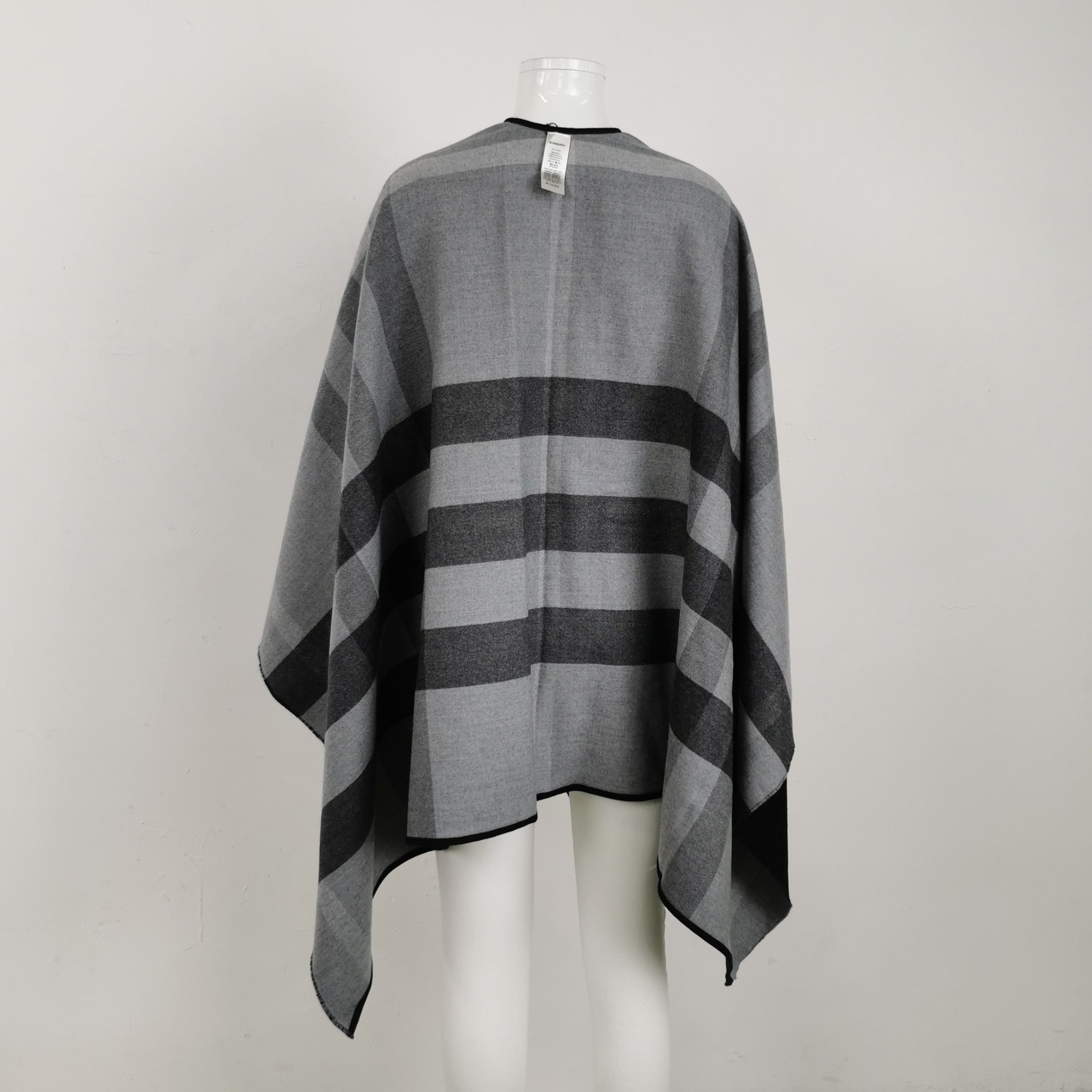 Burberry Burberry Women s Coats Size S / US 4 / IT 40 - 2 Thumbnail