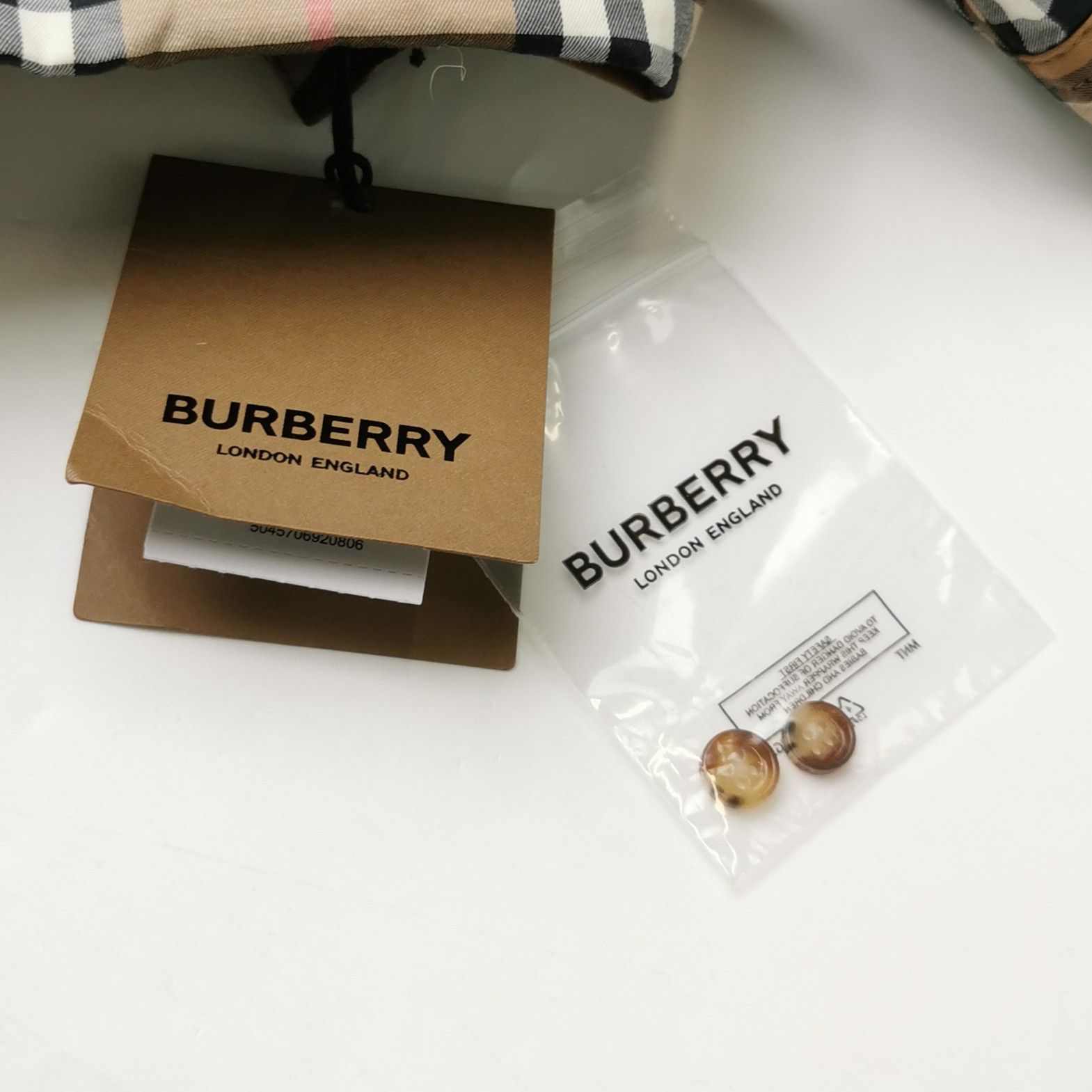 Burberry Burberry Women s Button Ups Size S / US 4 / IT 40 - 3 Thumbnail