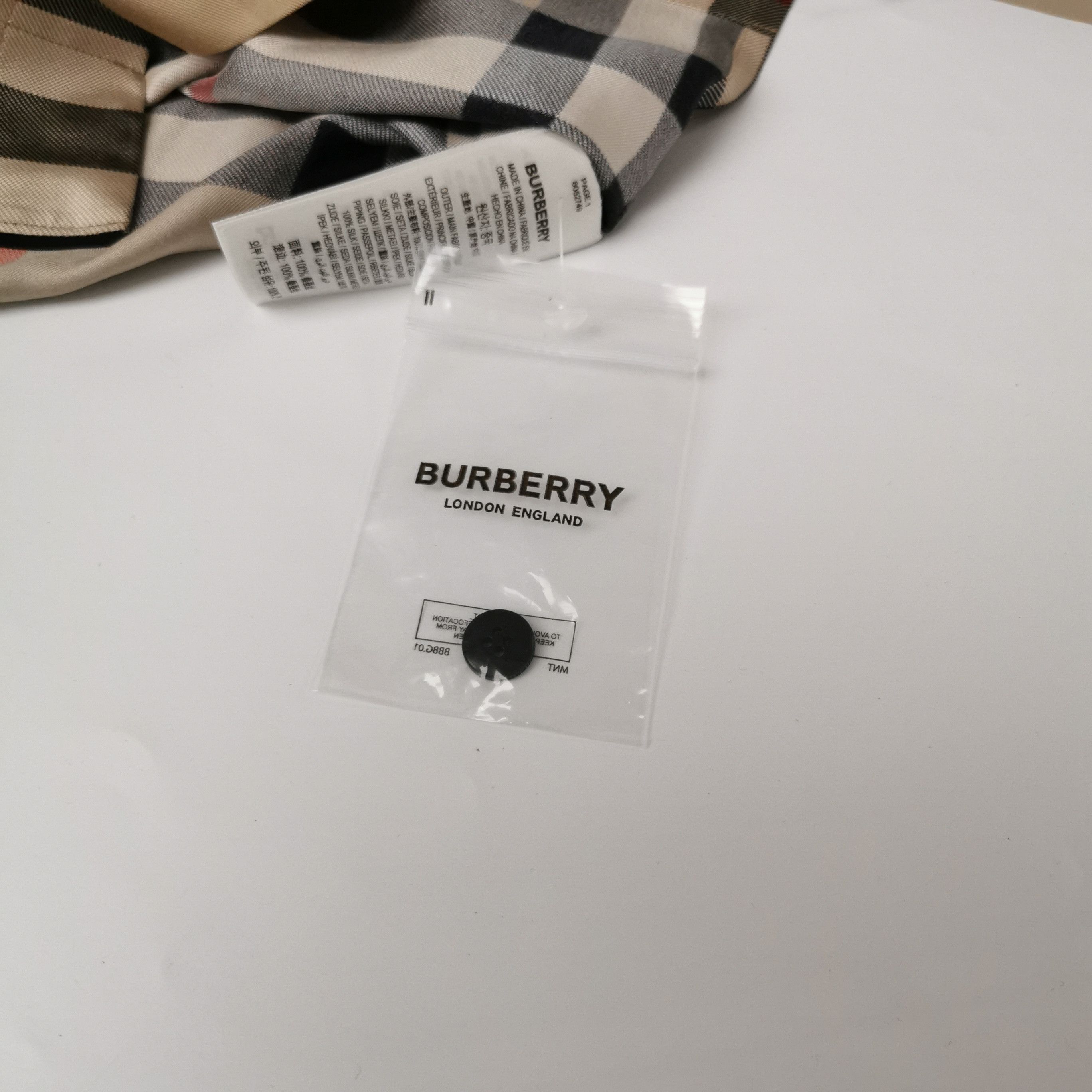 Burberry Burberry Women 2 Button Ups Size XS / US 0-2 / IT 36-38 - 4 Thumbnail