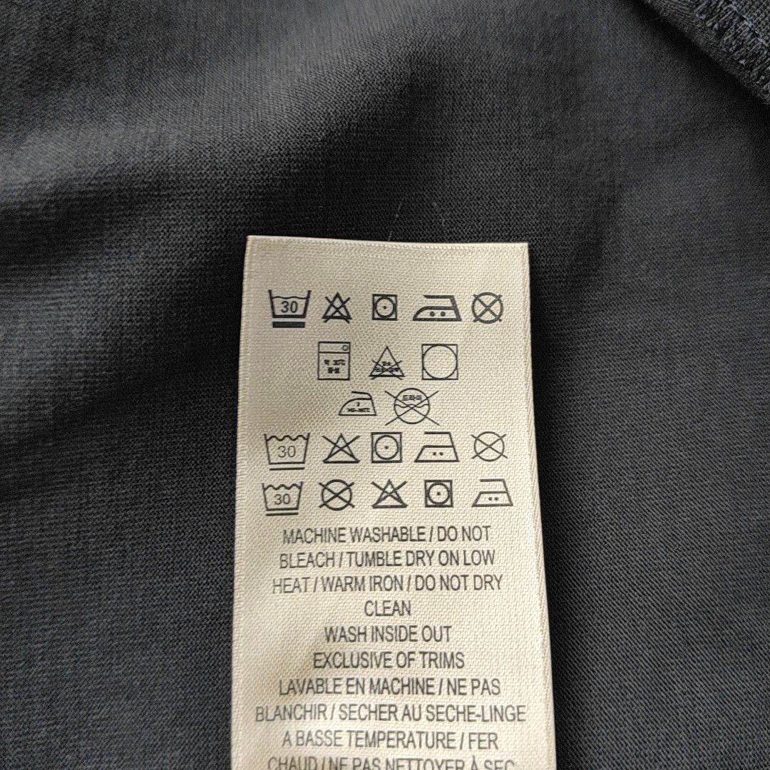 Burberry Burberry Logo V-Neck T-Shirt Size S Size US S / EU 44-46 / 1 - 4 Thumbnail