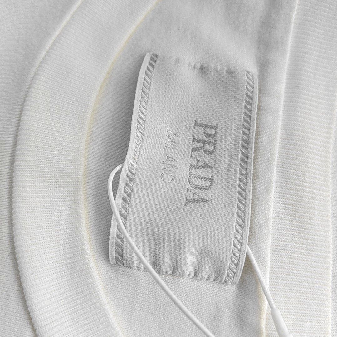 Prada Prada Logo Patch T-Shirt Size L Size US L / EU 52-54 / 3 - 6 Thumbnail
