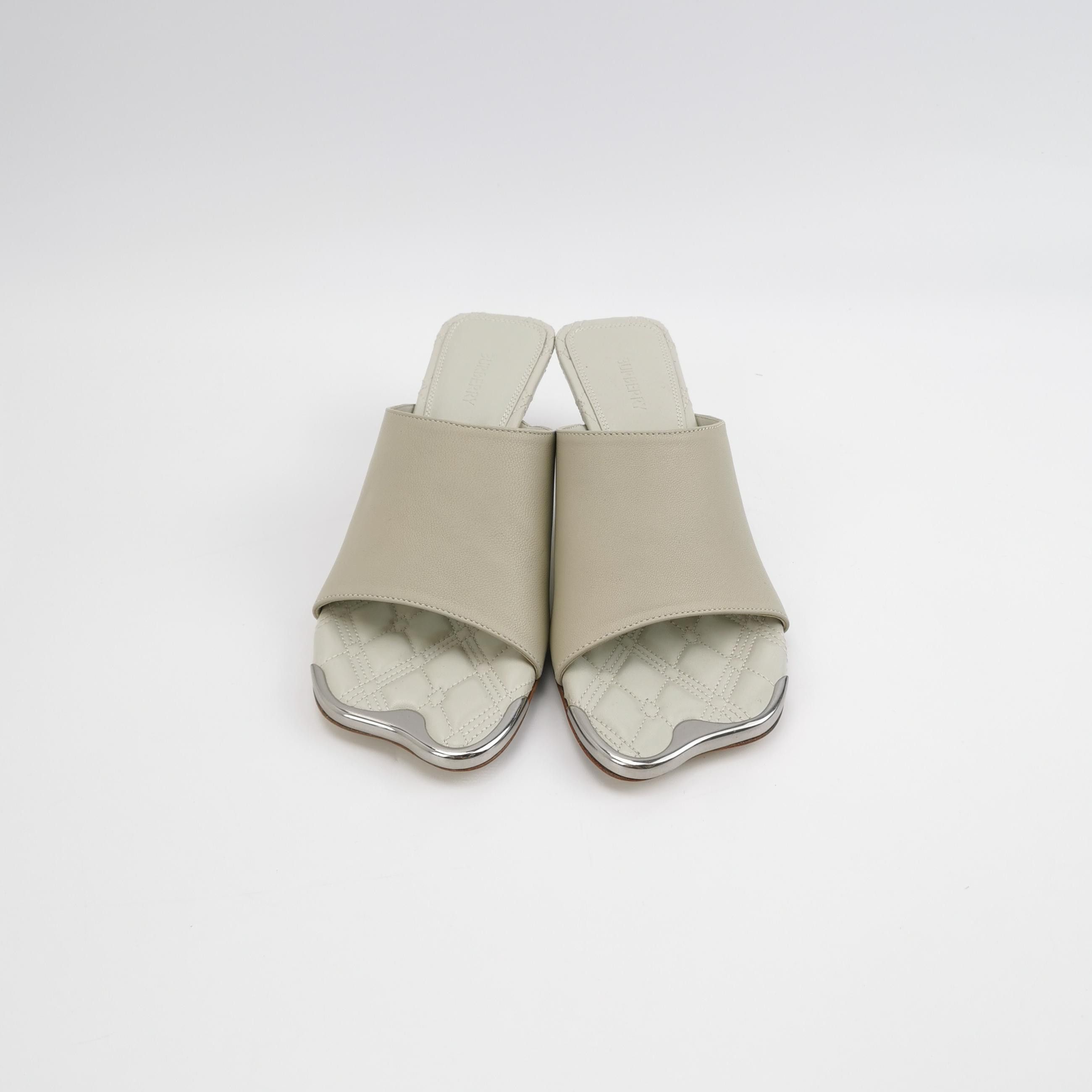 Burberry Burberry Women 6 Sandals Size US 6 / IT 36 - 3 Thumbnail