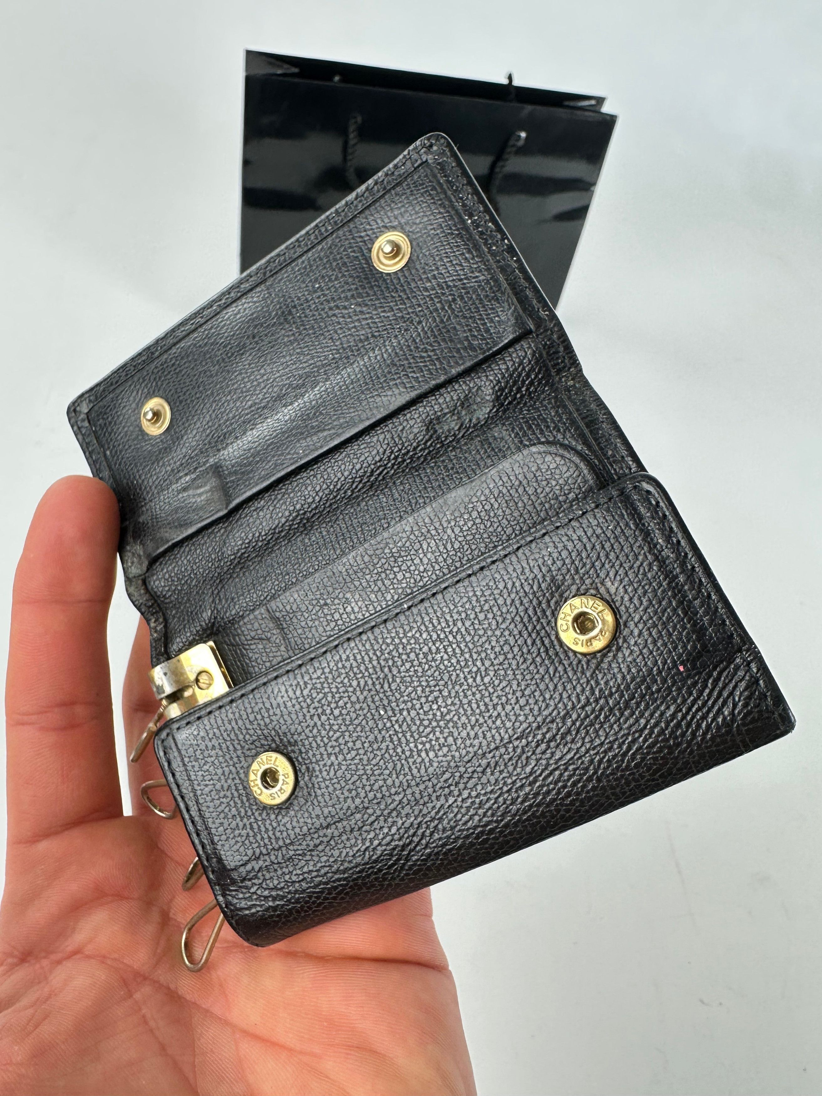 Chanel Vintage CC Logo Caviar Leather Key Holder Black Size ONE SIZE - 3 Thumbnail
