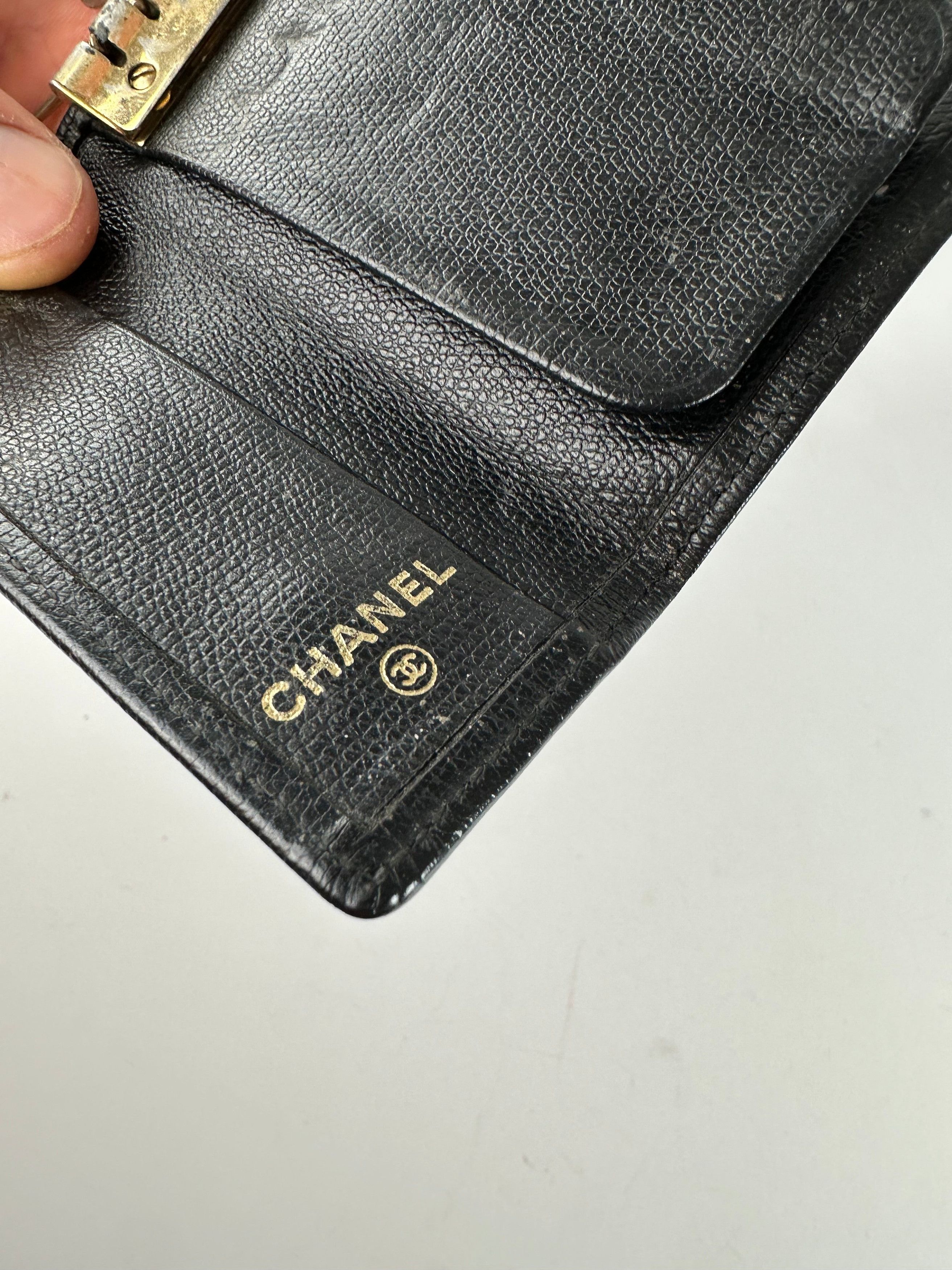 Chanel Vintage CC Logo Caviar Leather Key Holder Black Size ONE SIZE - 7 Thumbnail