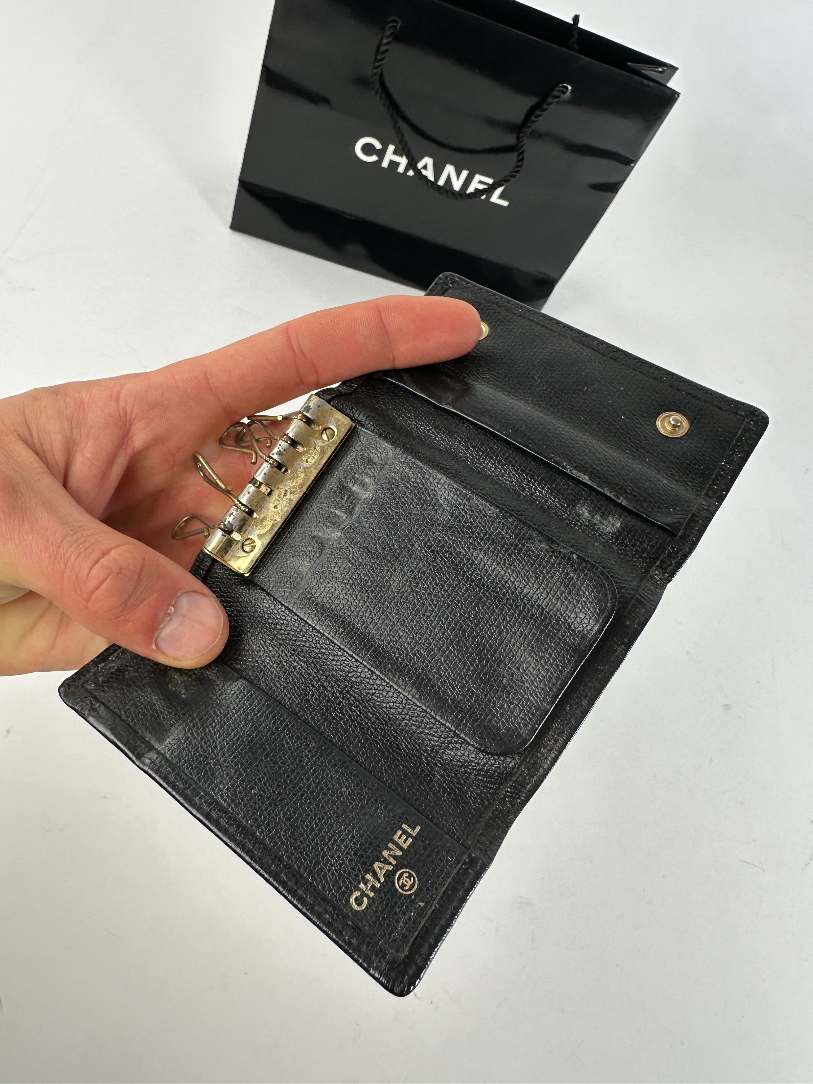 Chanel Vintage CC Logo Caviar Leather Key Holder Black Size ONE SIZE - 4 Thumbnail