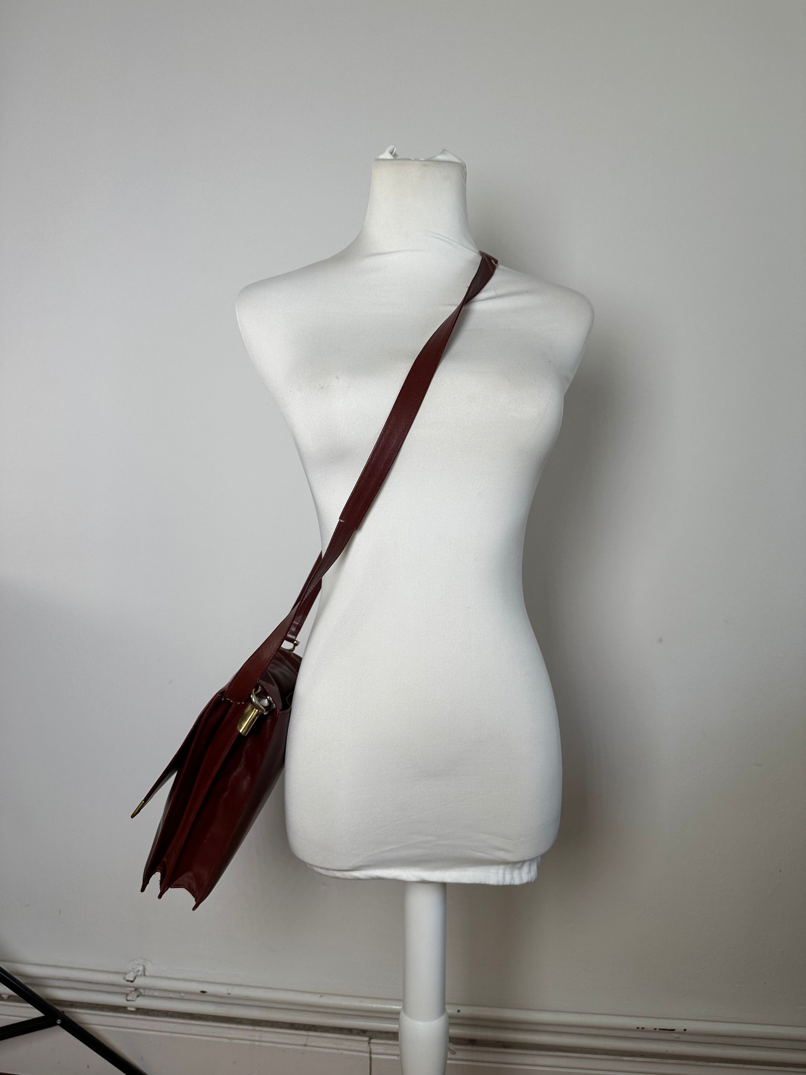 Cartier Vintage Must de Leather Shoulder Bag Bordeaux Size ONE SIZE - 9 Thumbnail