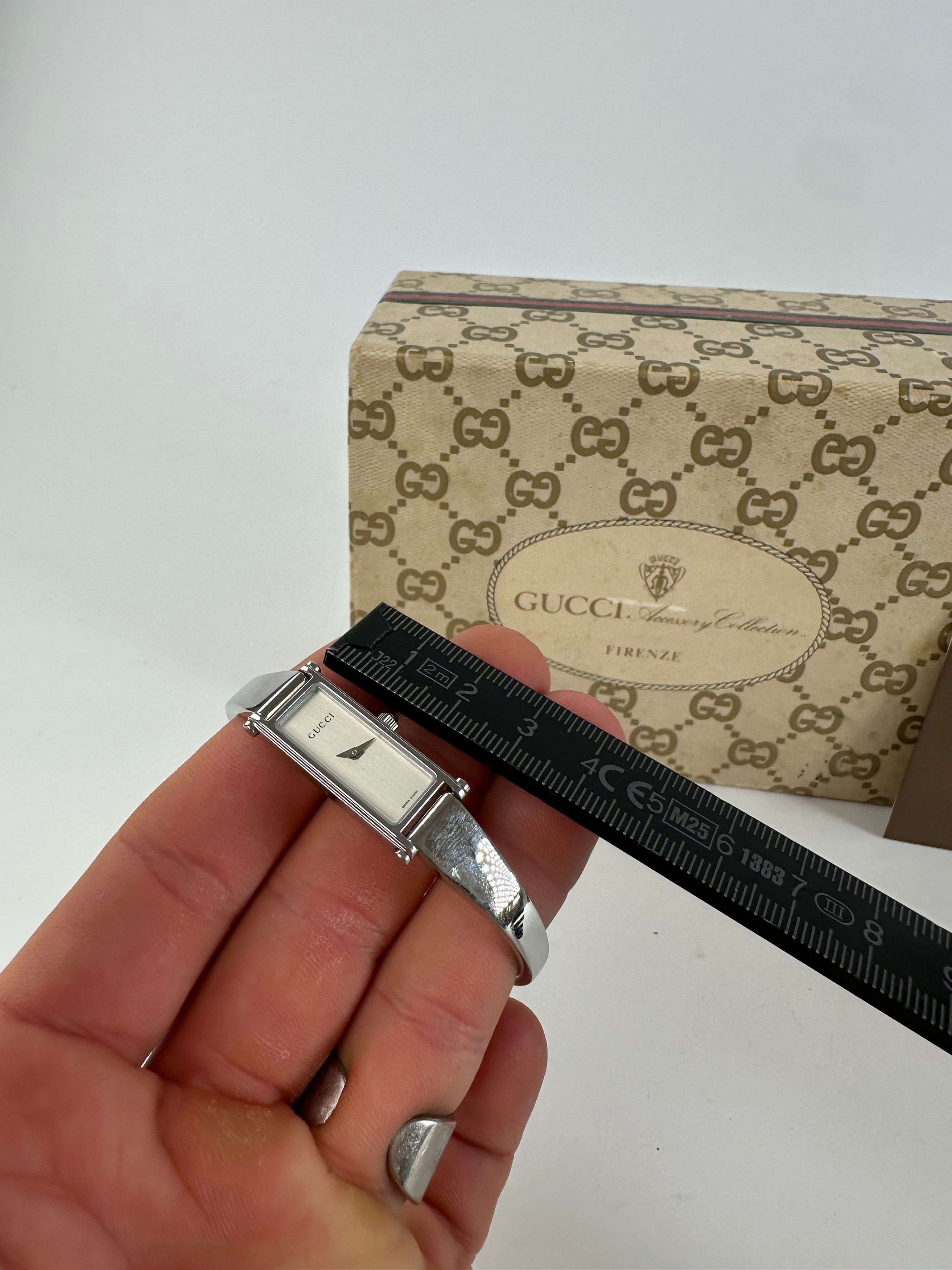 Gucci Vintage Silver-Tone Bangle Ladies Watch Model 1500L Size ONE SIZE - 6 Thumbnail