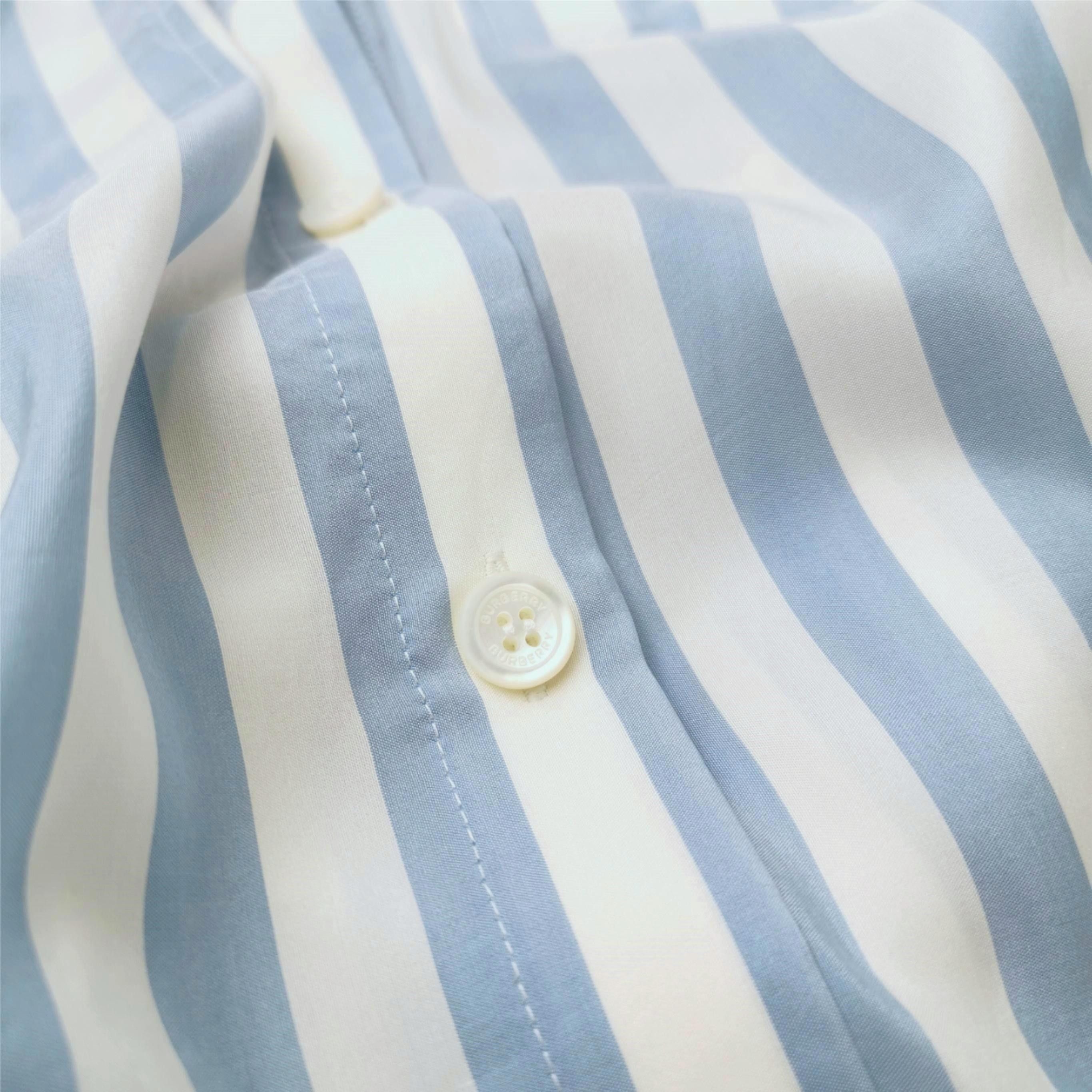 Burberry Burberry Women s Button Ups Size S / US 4 / IT 40 - 3 Thumbnail