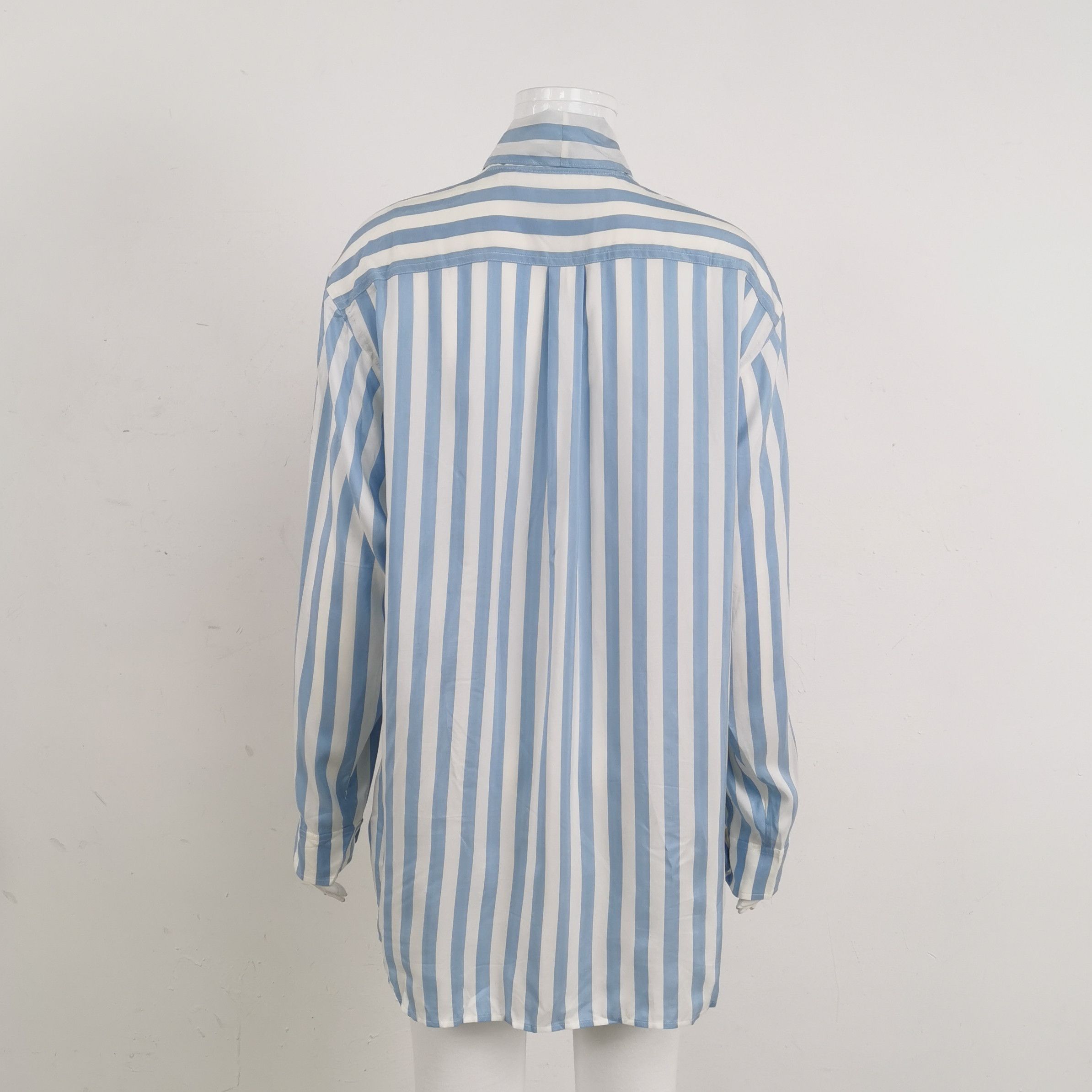 Burberry Burberry Women s Button Ups Size S / US 4 / IT 40 - 2 Thumbnail