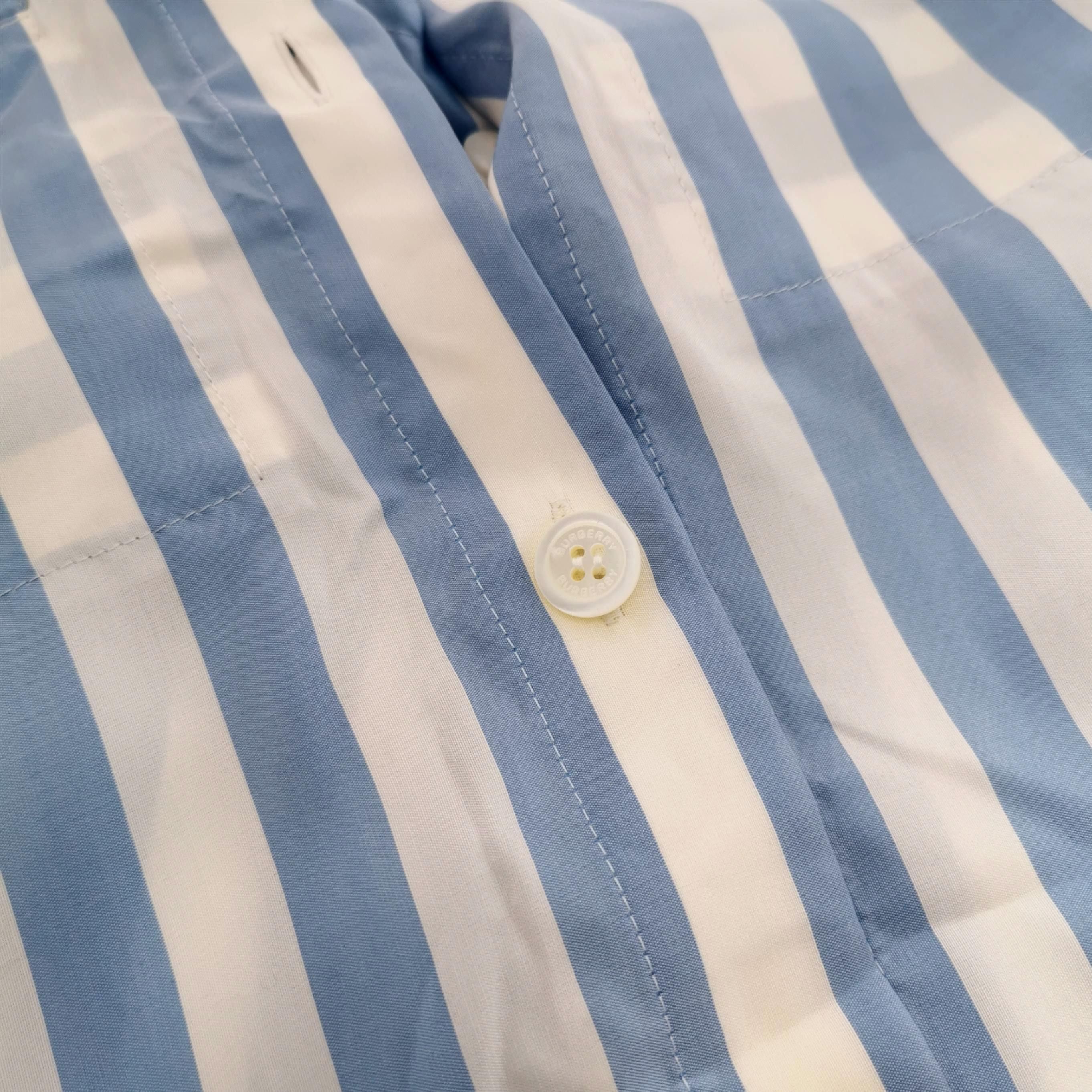 Burberry Burberry Women 2 Button Ups Size XS / US 0-2 / IT 36-38 - 3 Thumbnail
