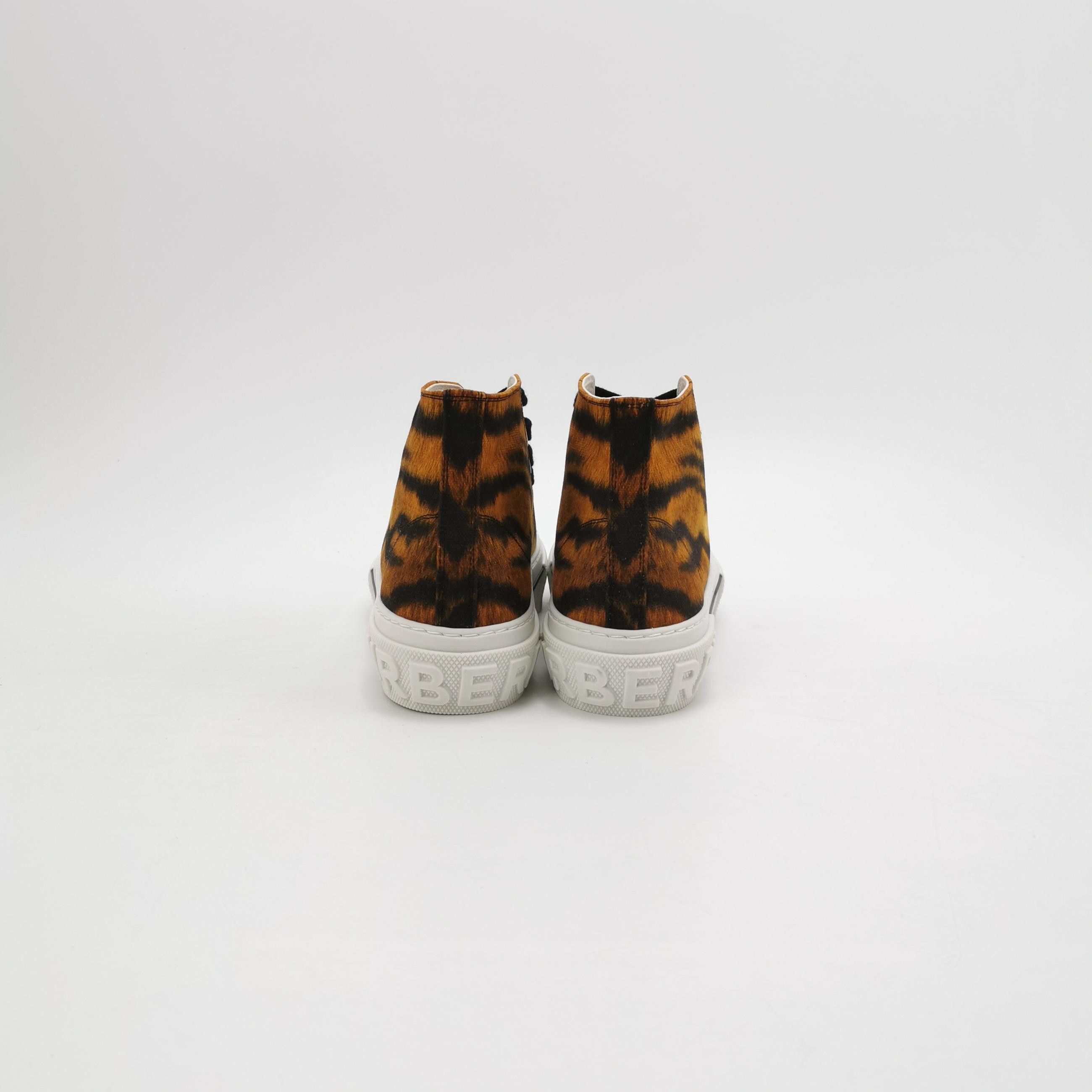 Burberry Burberry Women 7 Lowtop Sneakers Size US 7 / IT 37 - 4 Thumbnail