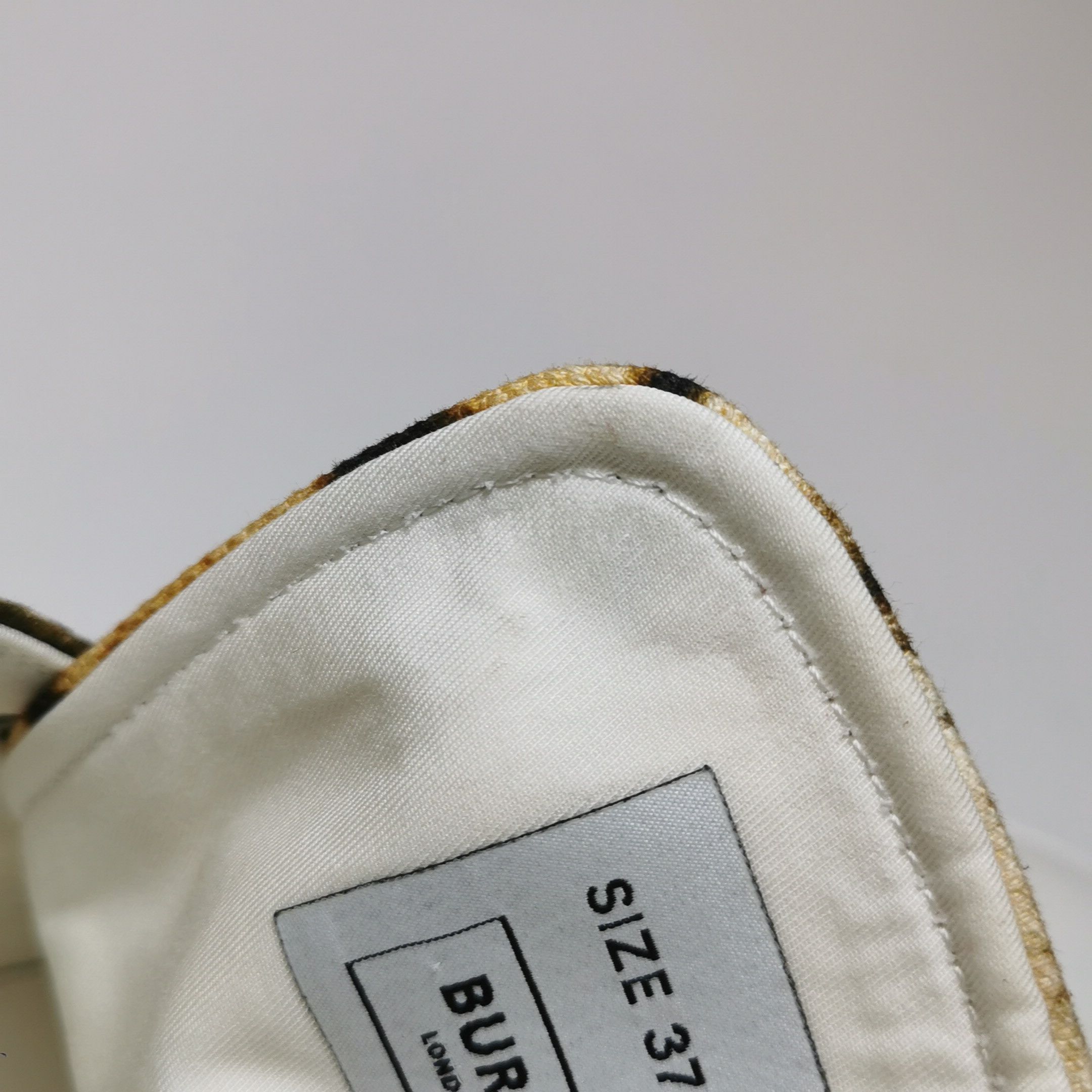 Burberry Burberry Women 7 Lowtop Sneakers Size US 7 / IT 37 - 8 Thumbnail