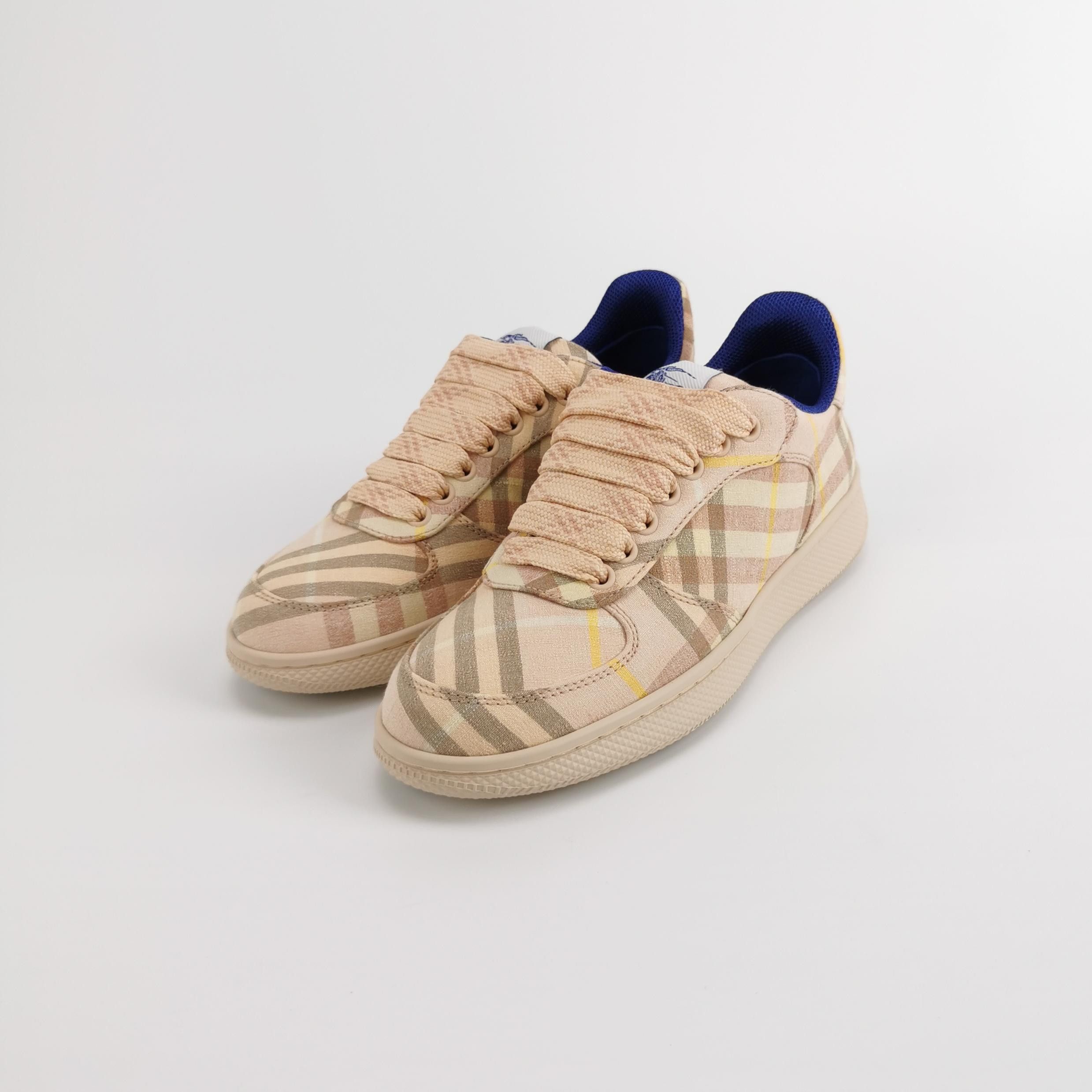 Burberry Burberry Women 5 Lowtop Sneakers Size US 5 / IT 35 - 2 Thumbnail