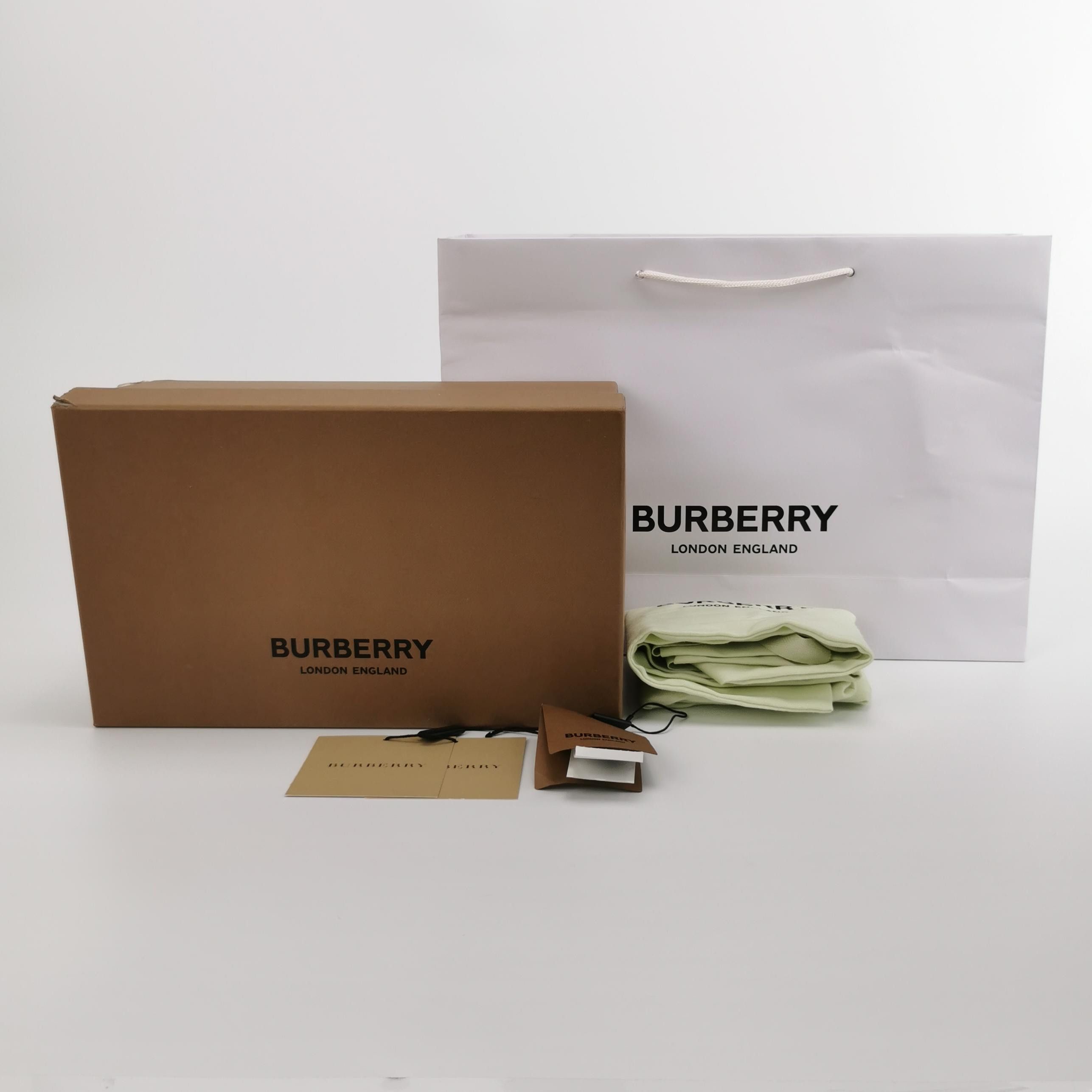 Burberry Burberry Women 5 Lowtop Sneakers Size US 5 / IT 35 - 6 Thumbnail