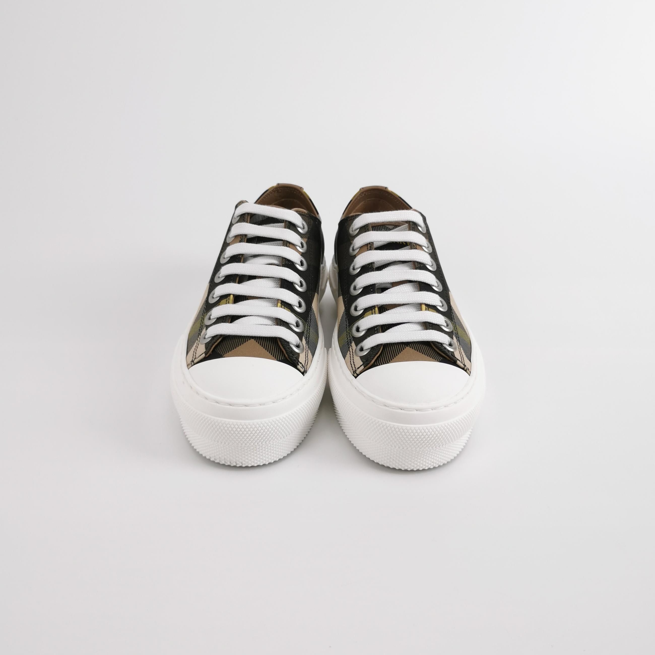 Burberry Burberry Women 5 Lowtop Sneakers Size US 5 / IT 35 - 3 Thumbnail