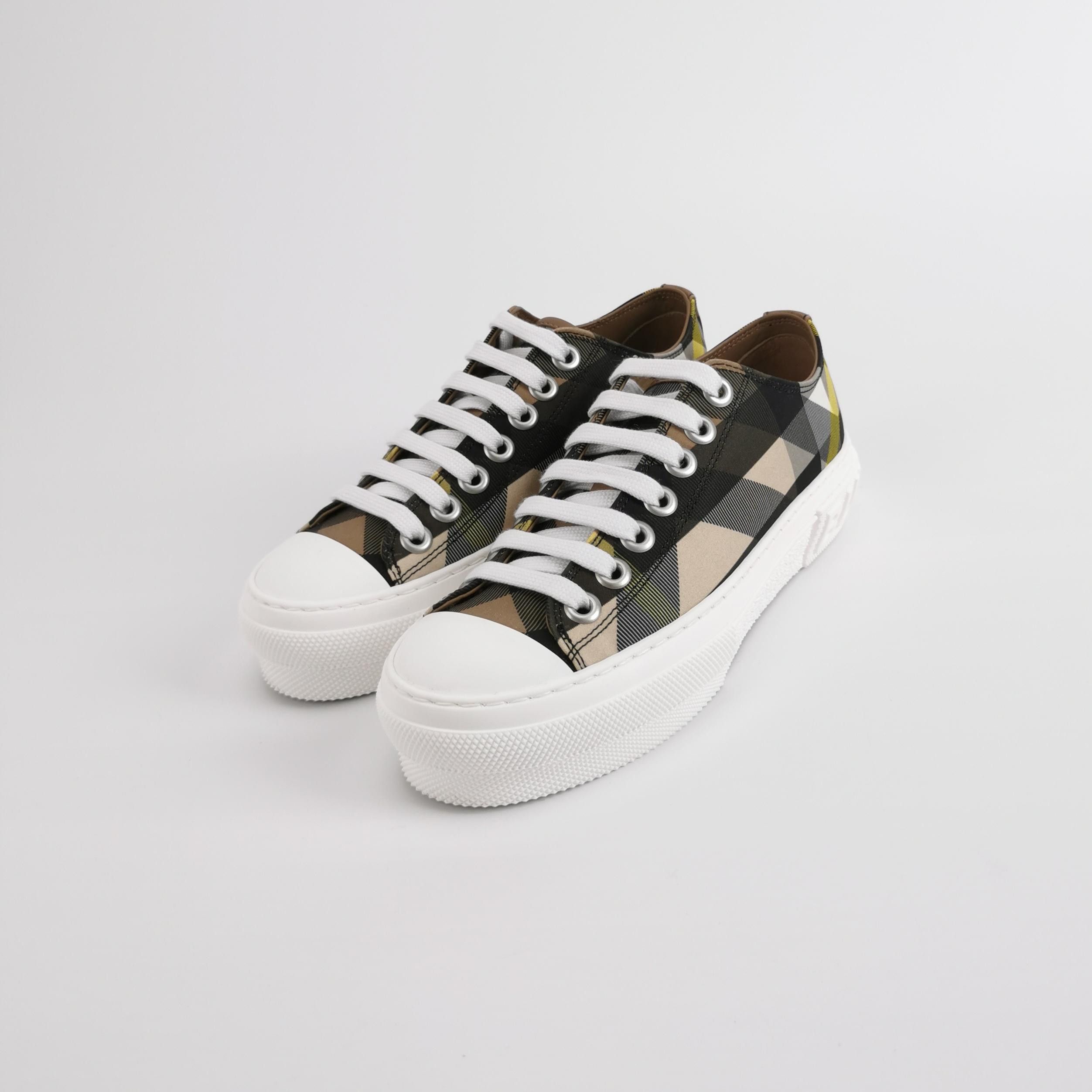 Burberry Burberry Women 5 Lowtop Sneakers Size US 5 / IT 35 - 2 Thumbnail