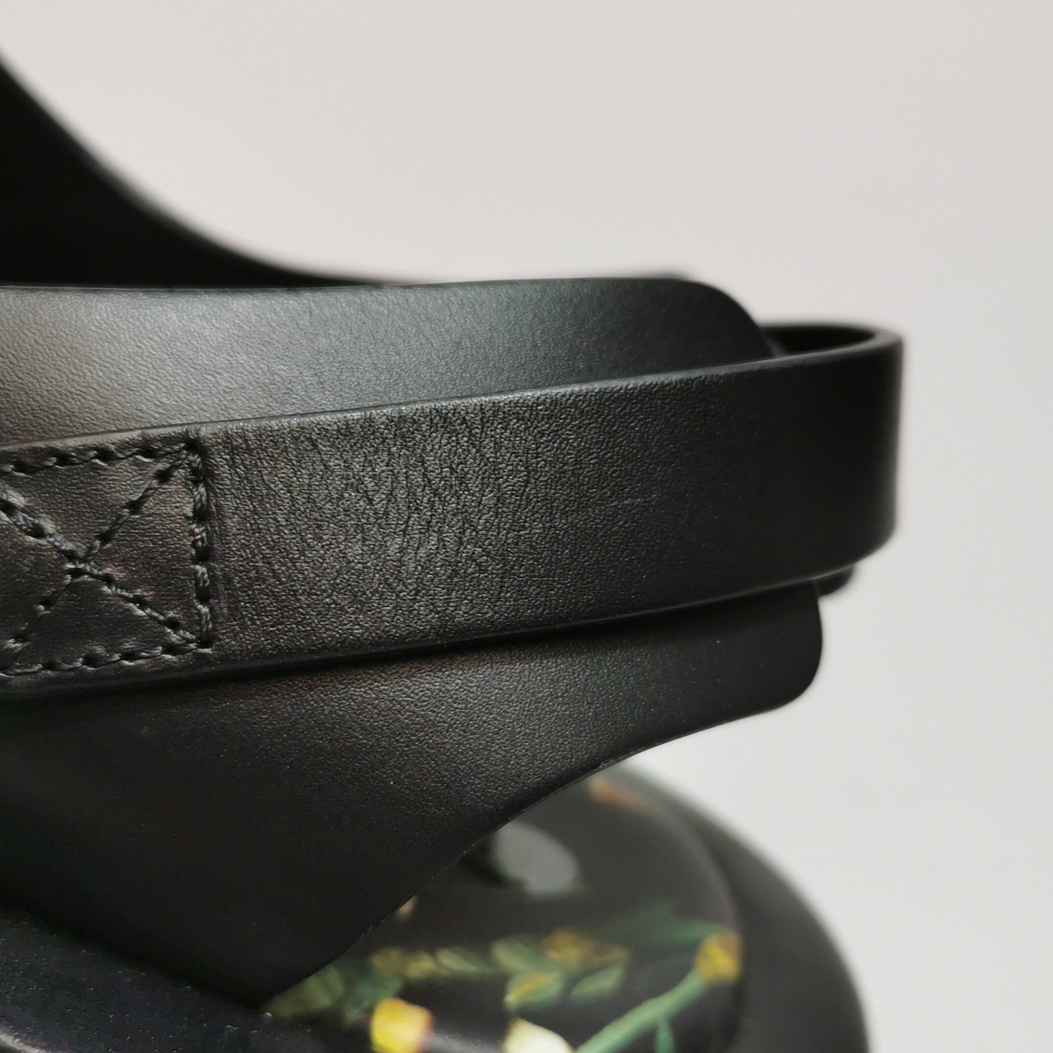 Burberry Burberry Women 5 Sandals Size US 5 / IT 35 - 9 Thumbnail