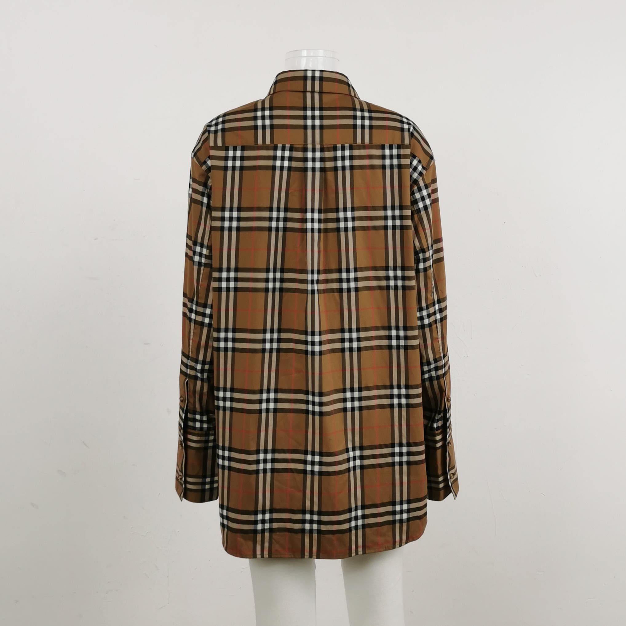 Burberry Burberry Women m Button Ups Size M / US 6-8 / IT 42-44 - 2 Thumbnail