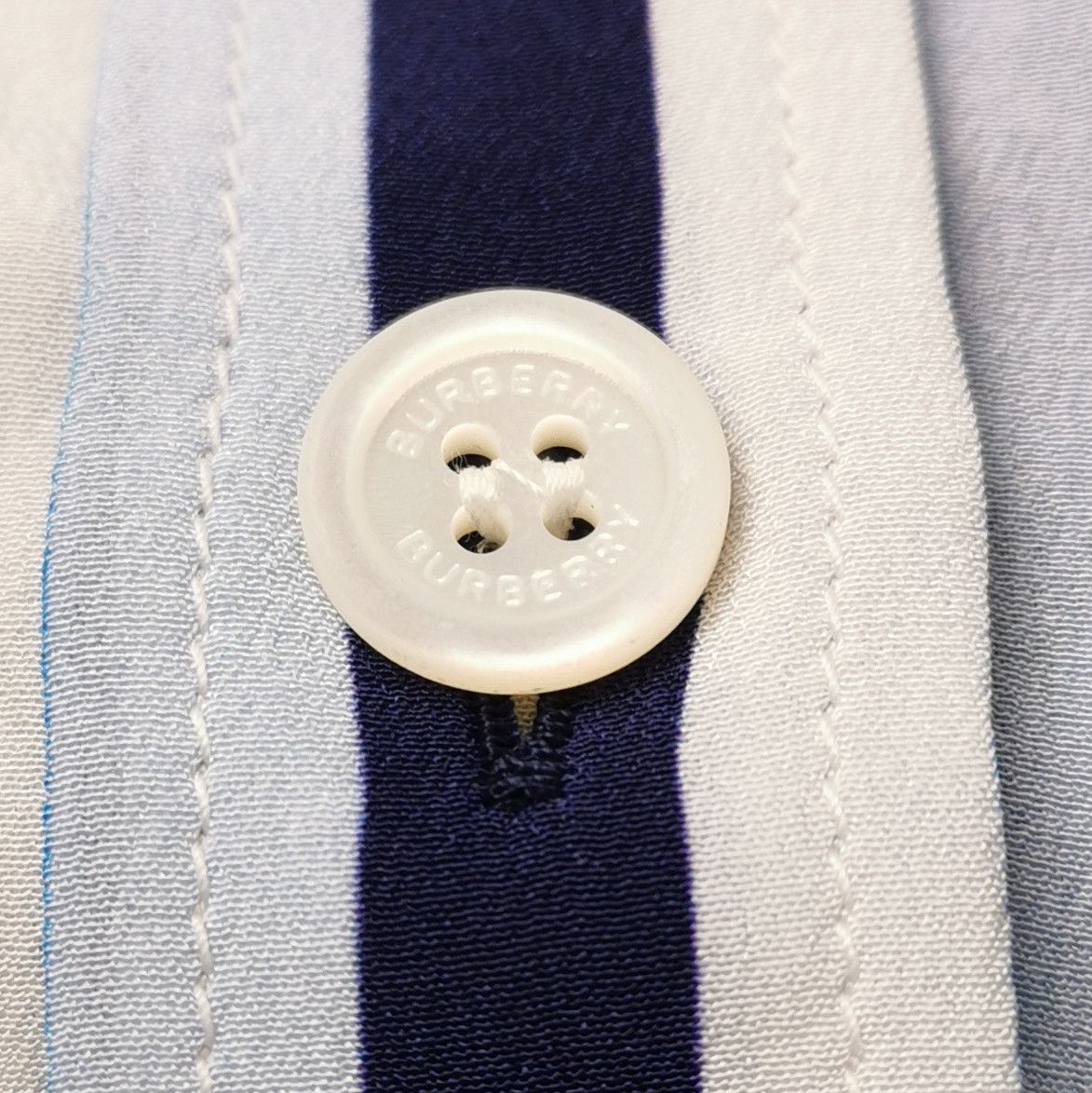 Burberry Burberry Women s Button Ups Size S / US 4 / IT 40 - 3 Thumbnail