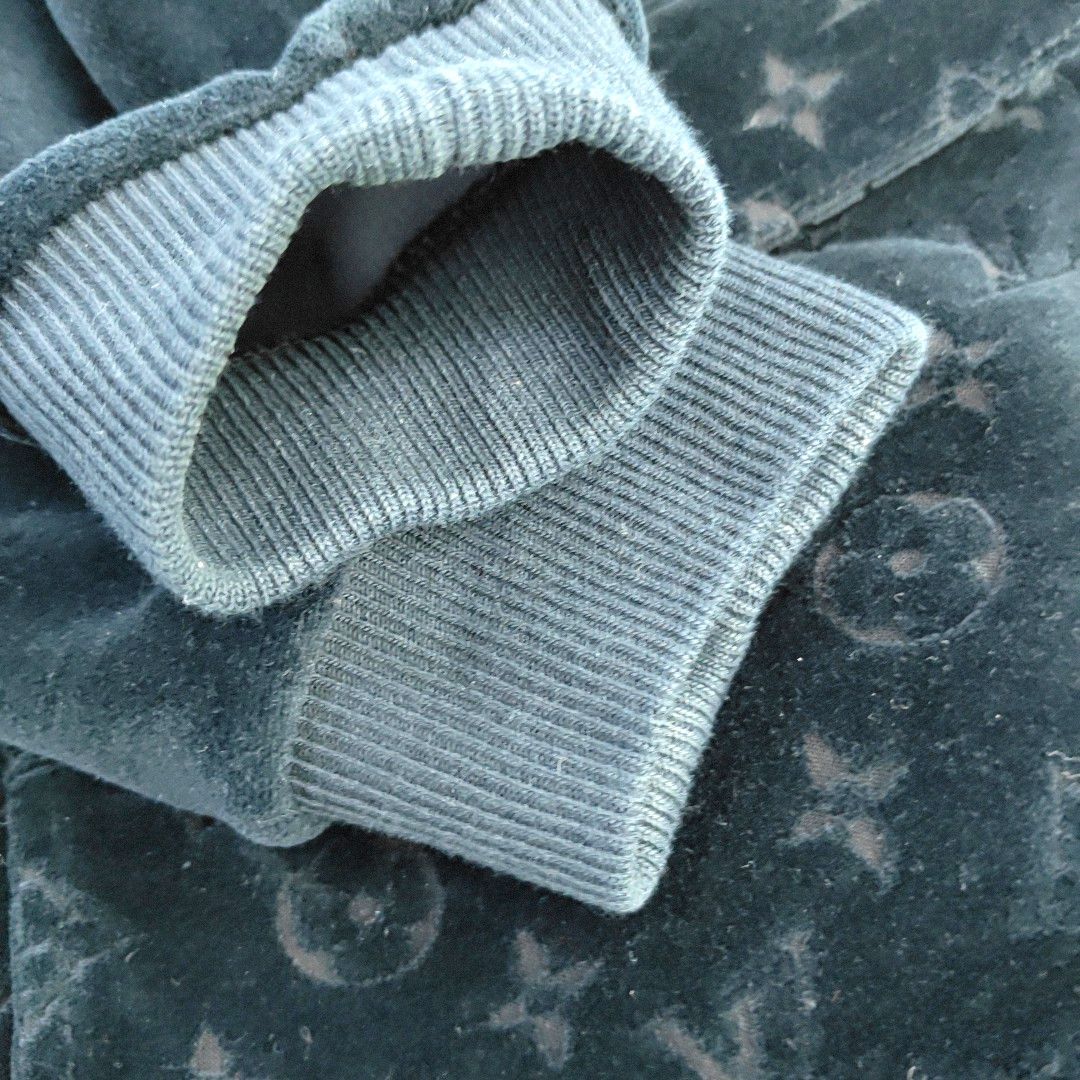 Louis Vuitton Louis Vuitton Monogram Velour Quarter-Zip M Size US M / EU 48-50 / 2 - 7 Thumbnail