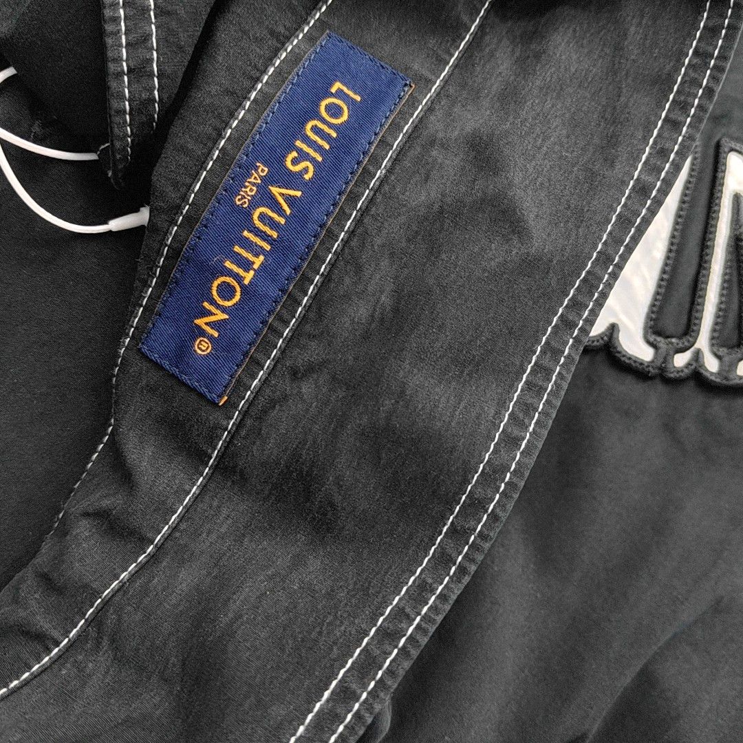 Louis Vuitton Louis Vuitton Logo Patch Short Sleeve Shirt L Size US L / EU 52-54 / 3 - 6 Thumbnail