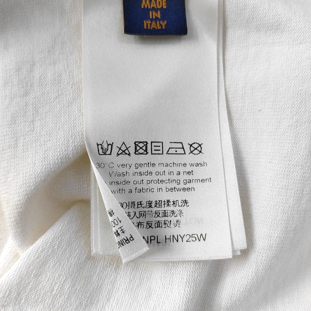 Louis Vuitton Louis Vuitton Graffiti Logo T-Shirt L Size US L / EU 52-54 / 3 - 4 Thumbnail