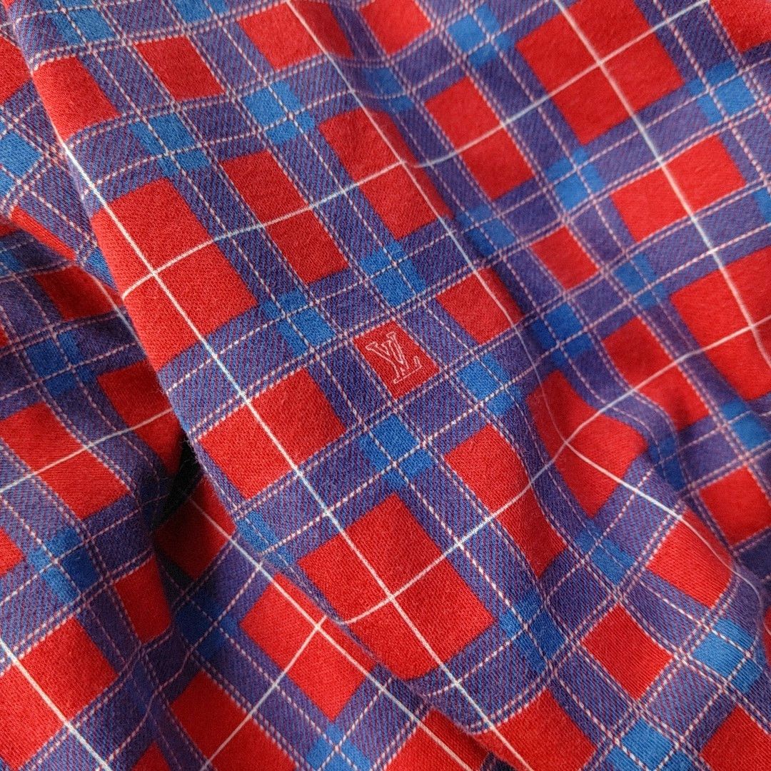Louis Vuitton Louis Vuitton Plaid Logo T-Shirt L Size US L / EU 52-54 / 3 - 7 Thumbnail